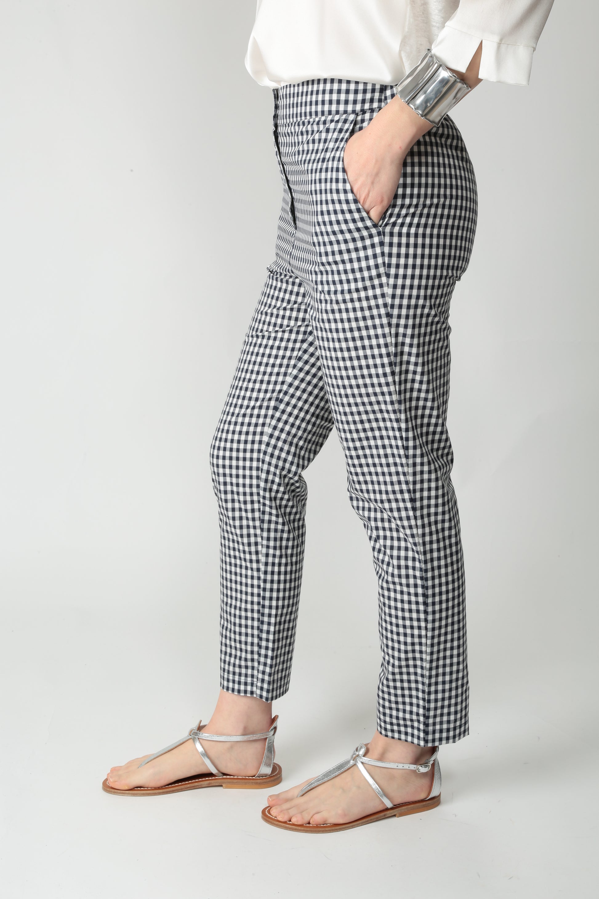 https://admin.shopify.com/store/gulieshop/products/15318316843357#:~:text=https%3A//www.gulieshop.it%20%E2%80%BA%20products%20%E2%80%BA%20maida%2Dmila%2Dpantalone%2Da%2Dsigaretta%2D251m1233