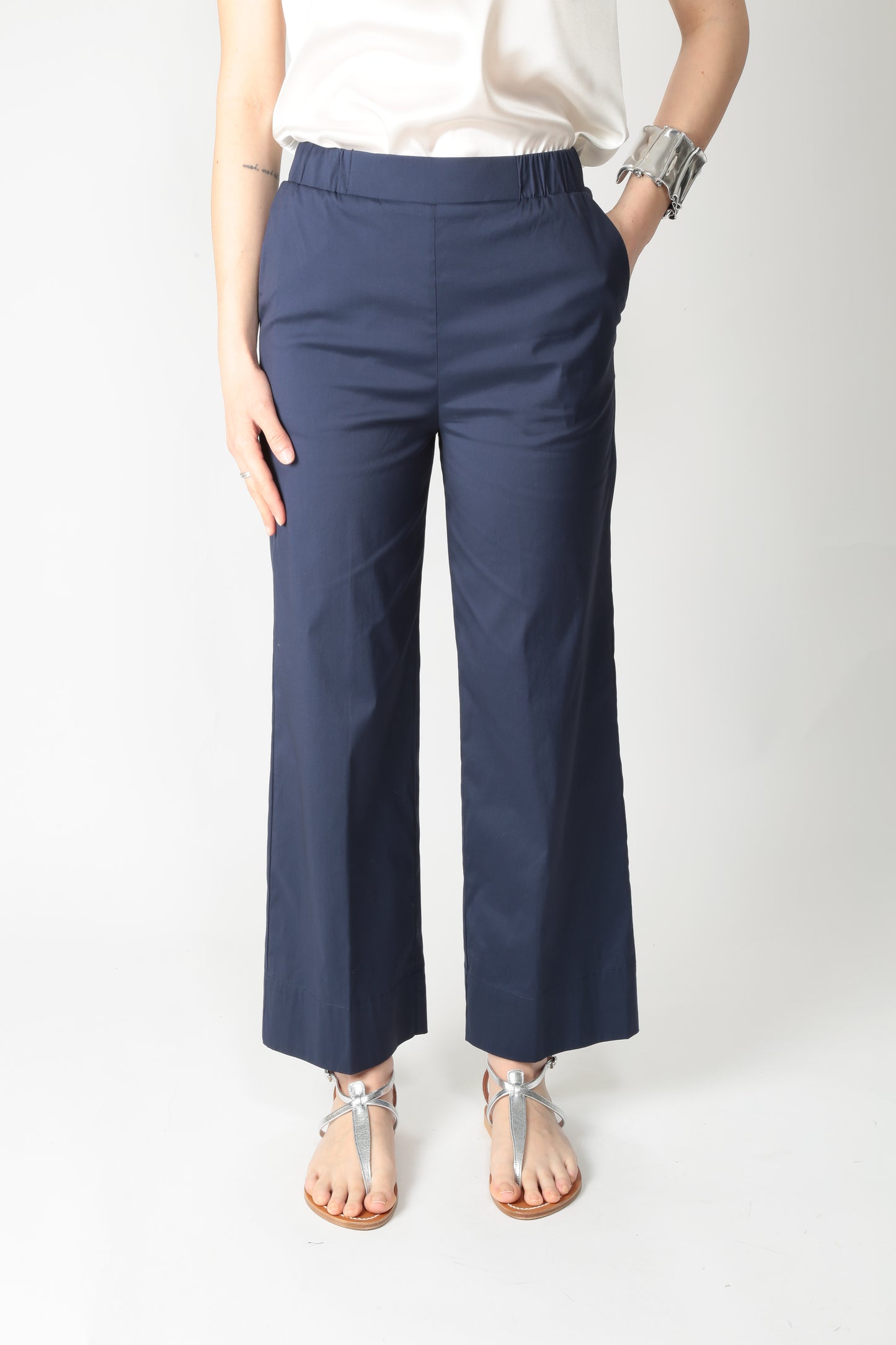 https://admin.shopify.com/store/gulieshop/products/15318340895069#:~:text=https%3A//www.gulieshop.it%20%E2%80%BA%20products%20%E2%80%BA%20maida%2Dmila%2Dpantalone%2Din%2Dpopeline%2D251m1175