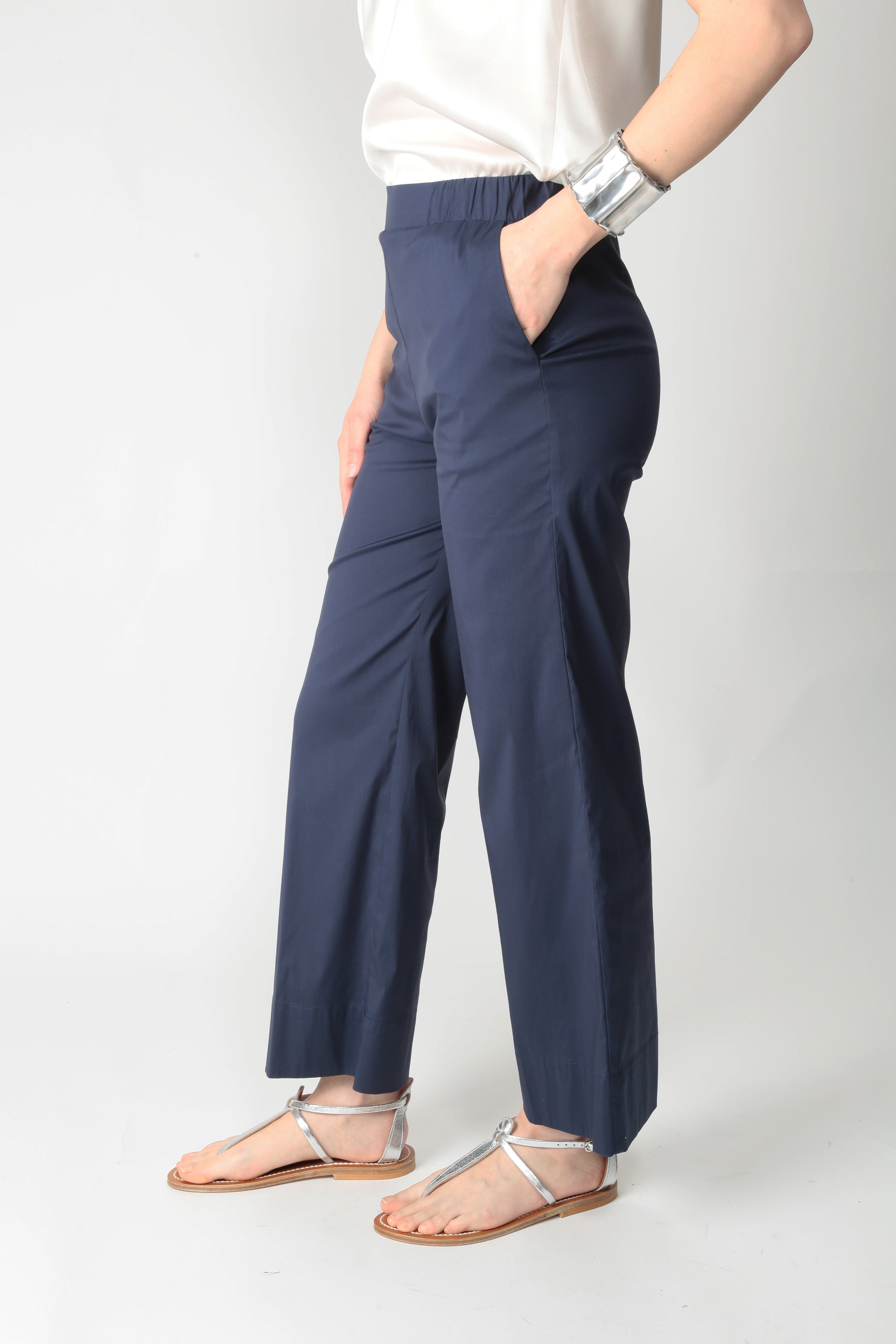 https://admin.shopify.com/store/gulieshop/products/15318340895069#:~:text=https%3A//www.gulieshop.it%20%E2%80%BA%20products%20%E2%80%BA%20maida%2Dmila%2Dpantalone%2Din%2Dpopeline%2D251m1175