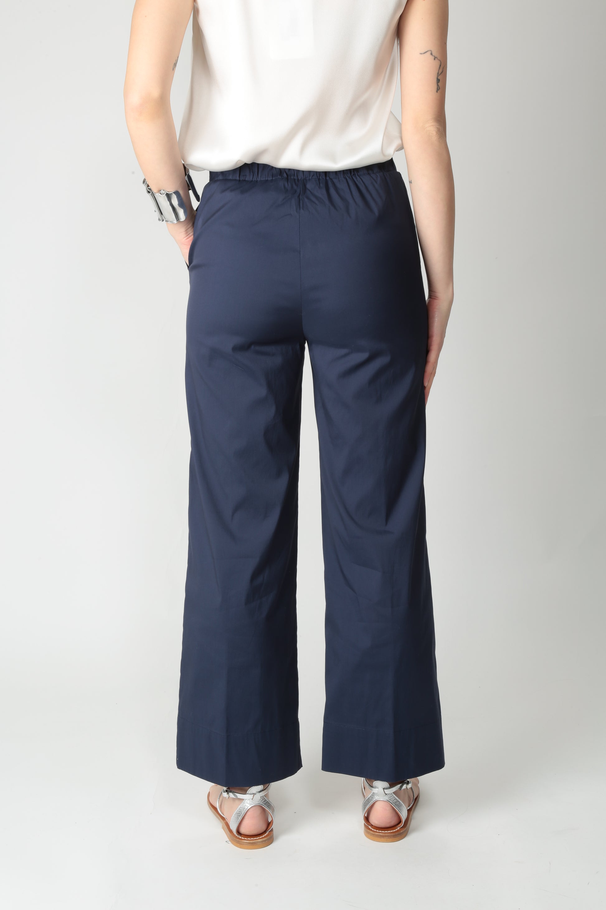 https://admin.shopify.com/store/gulieshop/products/15318340895069#:~:text=https%3A//www.gulieshop.it%20%E2%80%BA%20products%20%E2%80%BA%20maida%2Dmila%2Dpantalone%2Din%2Dpopeline%2D251m1175