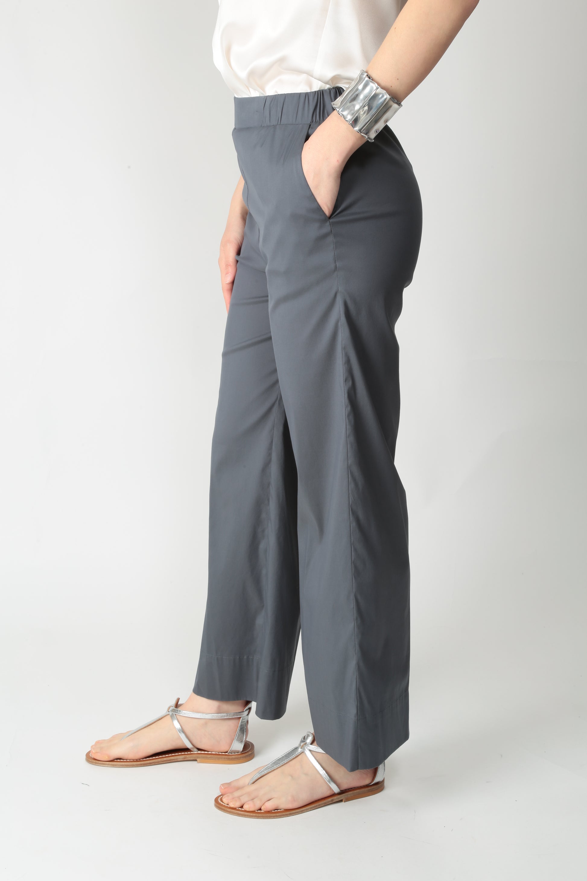 https://admin.shopify.com/store/gulieshop/products/15318340960605#:~:text=https%3A//www.gulieshop.it%20%E2%80%BA%20products%20%E2%80%BA%20maida%2Dmila%2Dpantalone%2Din%2Dpopeline%2D251m1175%2D1