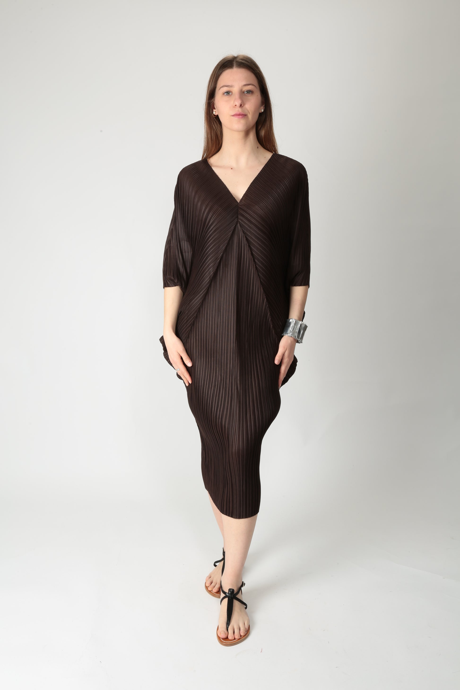 https://admin.shopify.com/store/gulieshop/products/15318317203805#:~:text=https%3A//www.gulieshop.it%20%E2%80%BA%20products%20%E2%80%BA%20meimeij%2Dabito%2Dlungo%2Dplisse%2Dm5ey10