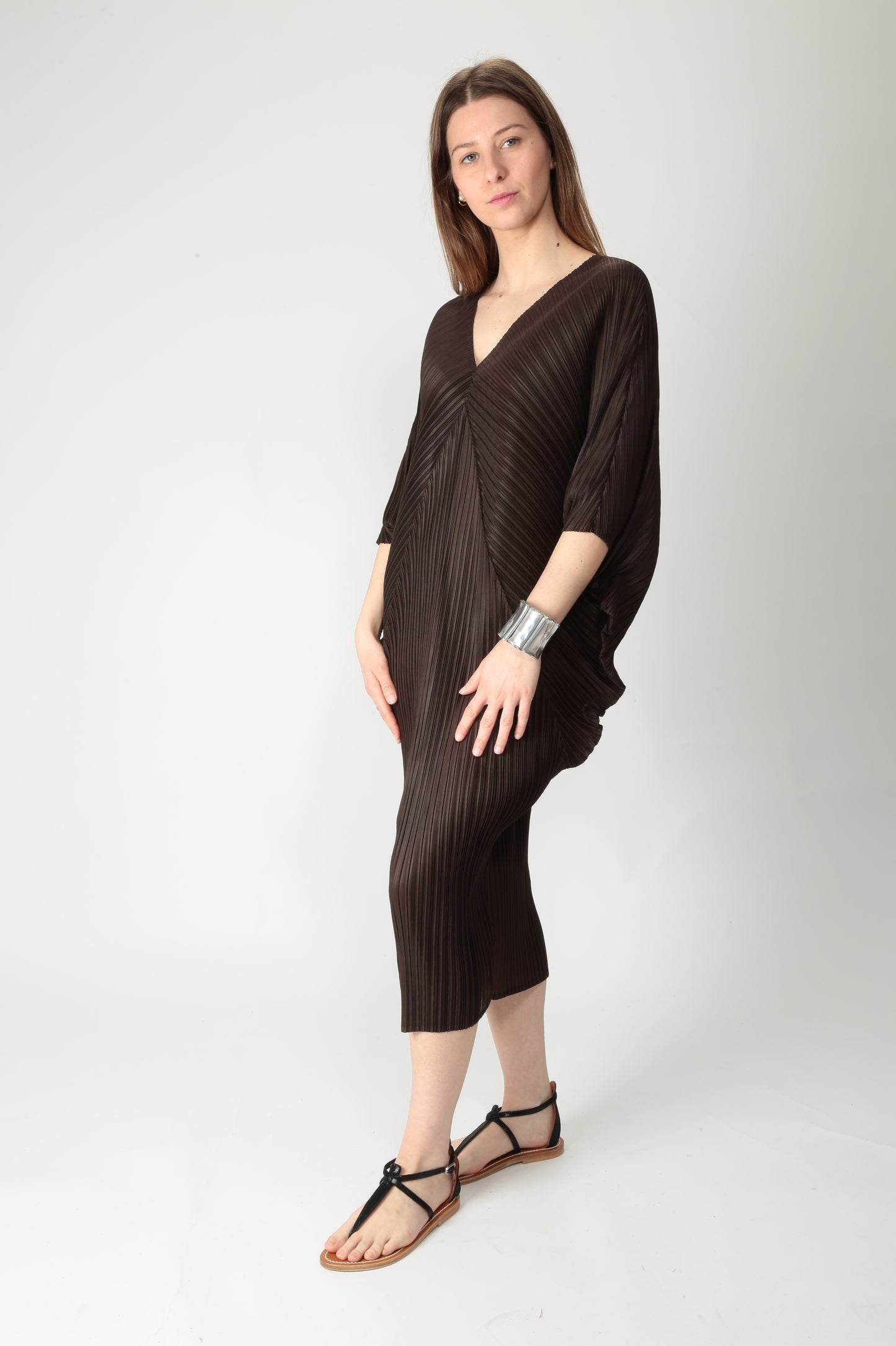 https://admin.shopify.com/store/gulieshop/products/15318317203805#:~:text=https%3A//www.gulieshop.it%20%E2%80%BA%20products%20%E2%80%BA%20meimeij%2Dabito%2Dlungo%2Dplisse%2Dm5ey10