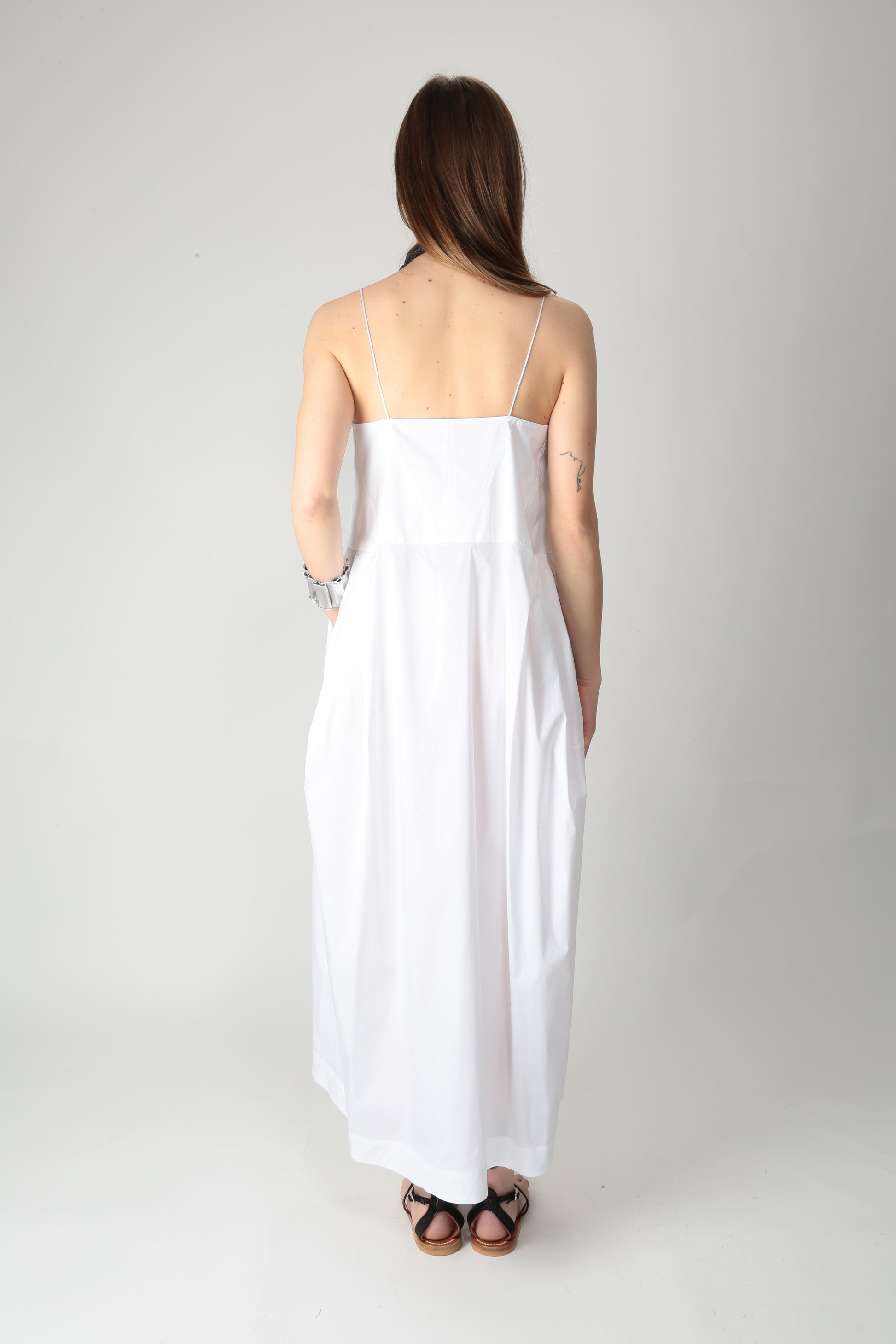 https://admin.shopify.com/store/gulieshop/products/15290034946397#:~:text=https%3A//www.gulieshop.it%20%E2%80%BA%20products%20%E2%80%BA%20l%2Dconti%2Dabito%2Dlungo%2Din%2Dcotone%2Desme%2Dl5sk22