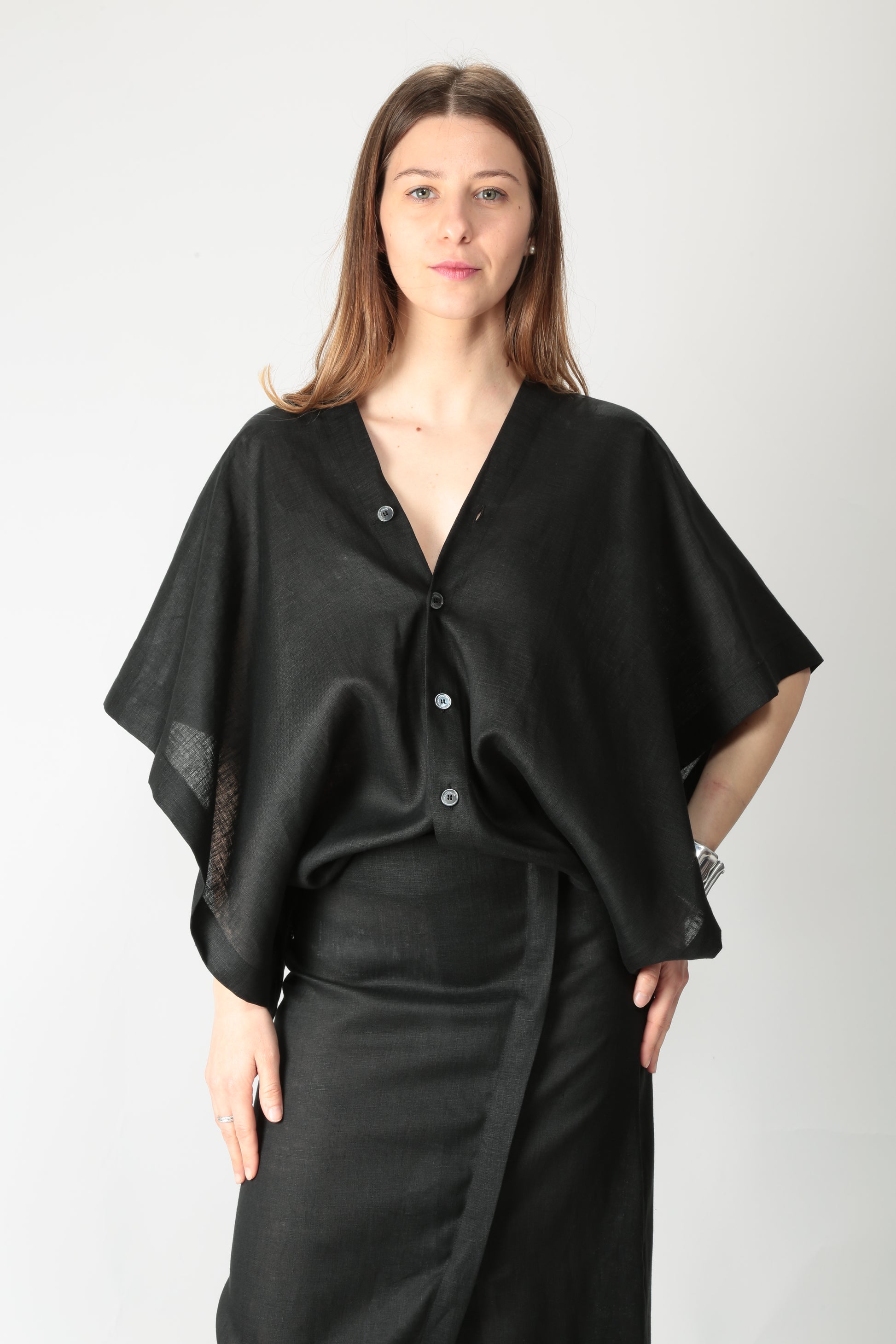 https://admin.shopify.com/store/gulieshop/products/15290034848093#:~:text=https%3A//www.gulieshop.it%20%E2%80%BA%20products%20%E2%80%BA%20l%2Dconti%2Dcamicia%2Din%2Dlino%2Dalexia%2Dl5sl08