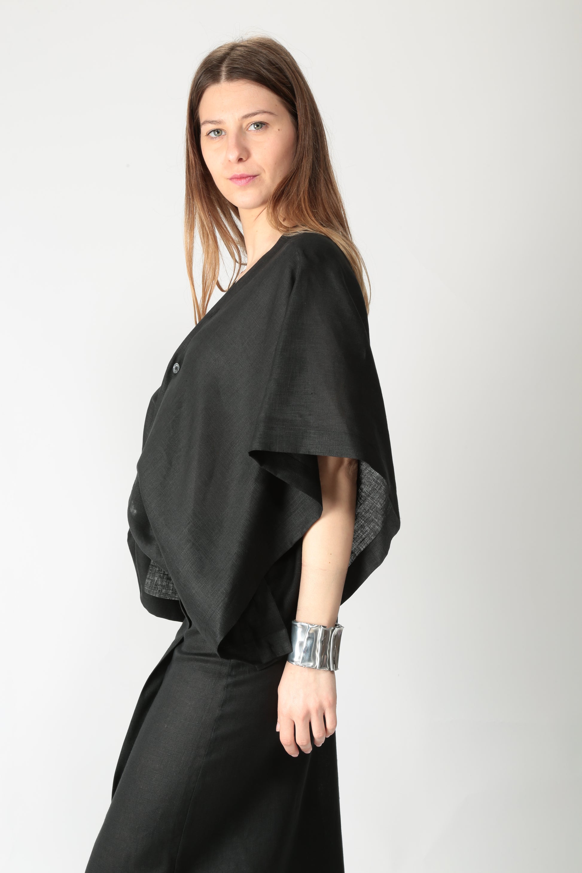 https://admin.shopify.com/store/gulieshop/products/15290034848093#:~:text=https%3A//www.gulieshop.it%20%E2%80%BA%20products%20%E2%80%BA%20l%2Dconti%2Dcamicia%2Din%2Dlino%2Dalexia%2Dl5sl08