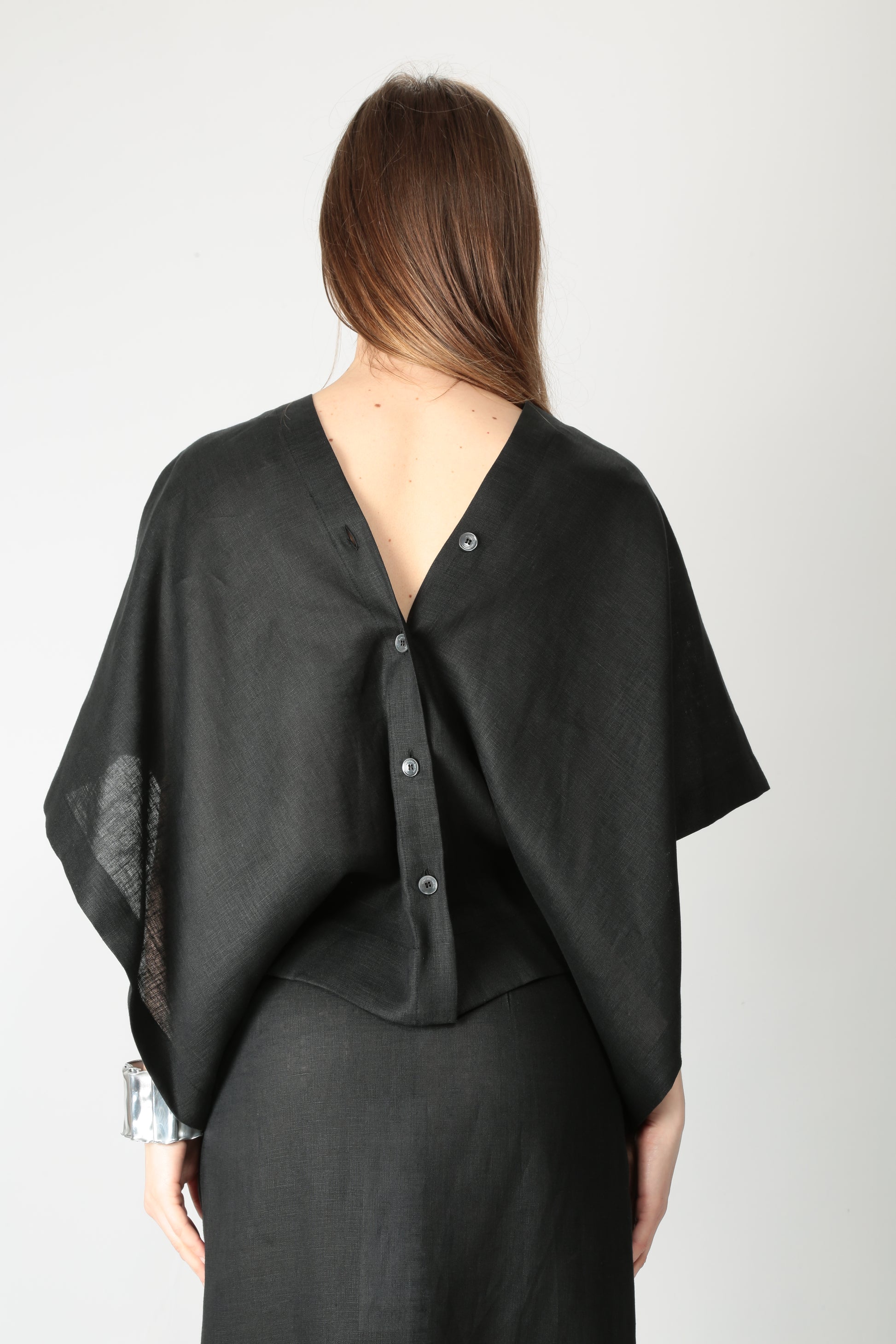 https://admin.shopify.com/store/gulieshop/products/15290034848093#:~:text=https%3A//www.gulieshop.it%20%E2%80%BA%20products%20%E2%80%BA%20l%2Dconti%2Dcamicia%2Din%2Dlino%2Dalexia%2Dl5sl08