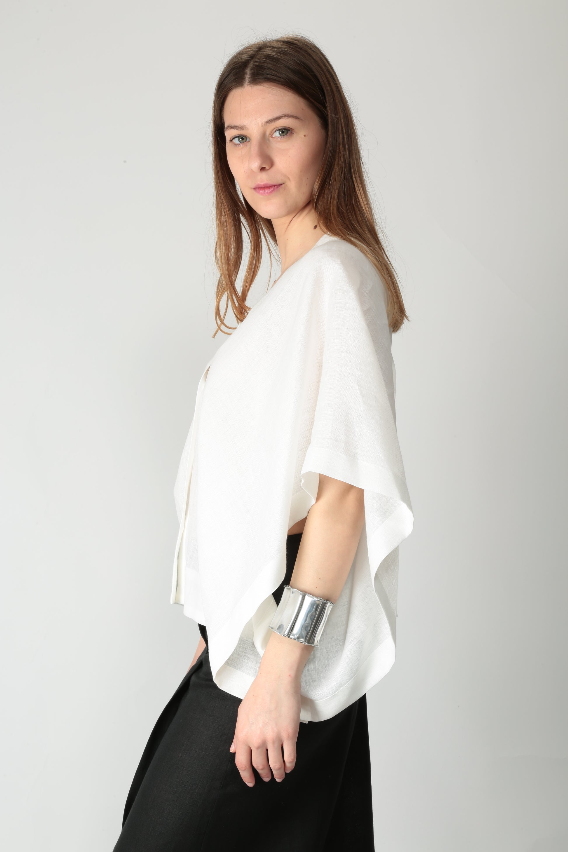 https://admin.shopify.com/store/gulieshop/products/15290034880861#:~:text=https%3A//www.gulieshop.it%20%E2%80%BA%20products%20%E2%80%BA%20l%2Dconti%2Dcamicia%2Din%2Dlino%2Dalexia%2Dl5sl08%2D1