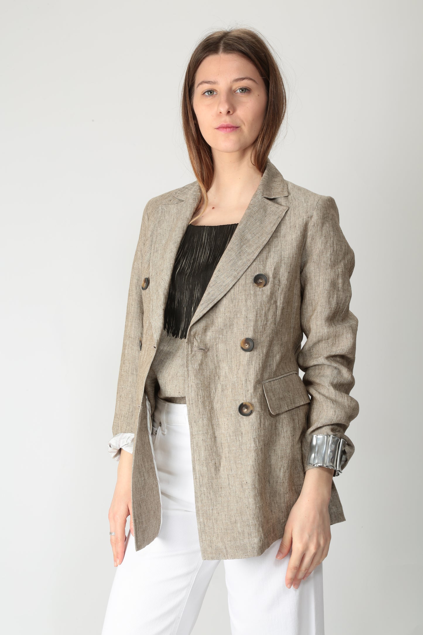 https://admin.shopify.com/store/gulieshop/products/15318342500701#:~:text=https%3A//www.gulieshop.it%20%E2%80%BA%20products%20%E2%80%BA%20diega%2Dgiacca%2Ddoppiopetto%2Din%2Dlino%2Dvitalo%2D10059%2Dveste