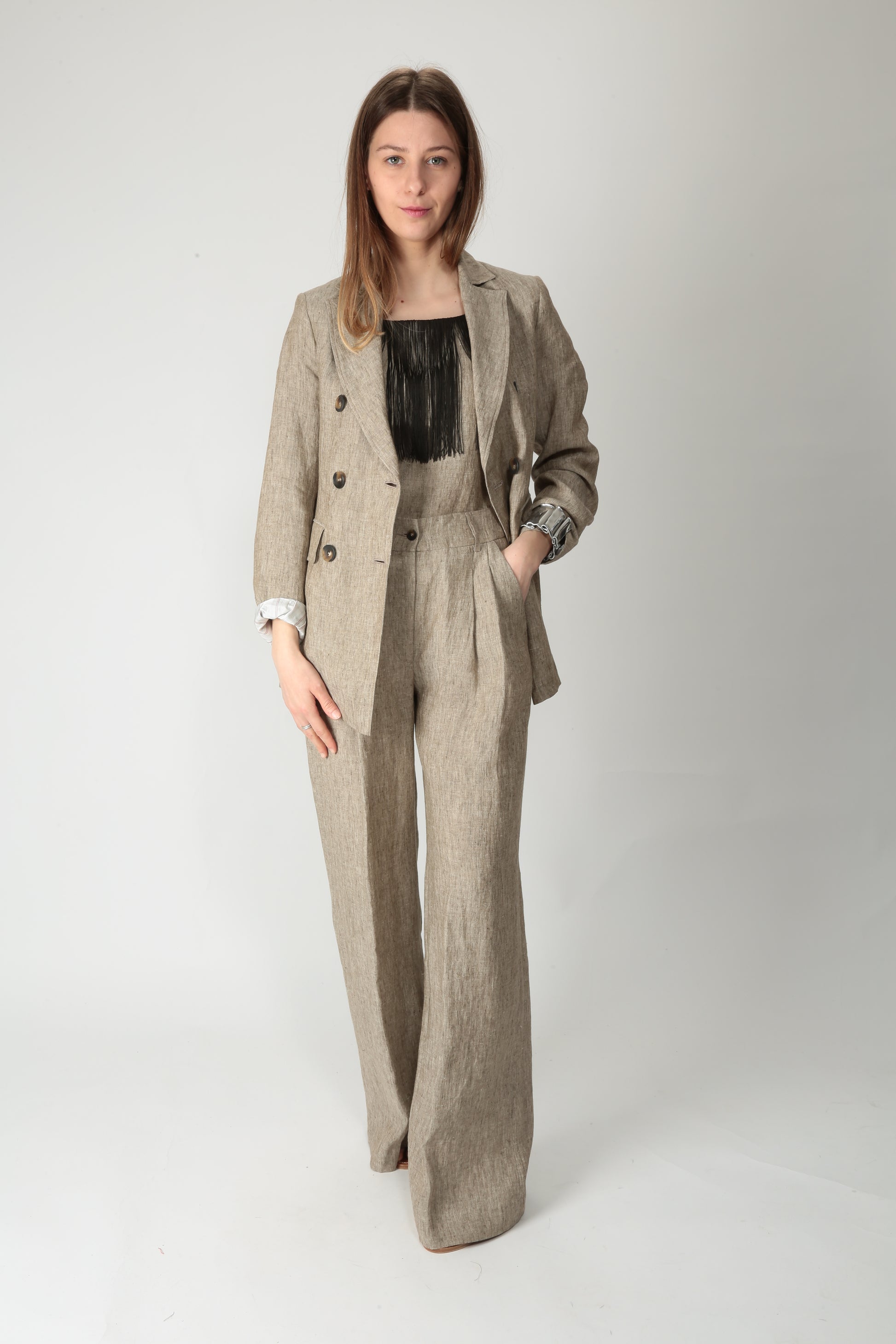 https://admin.shopify.com/store/gulieshop/products/15318342500701#:~:text=https%3A//www.gulieshop.it%20%E2%80%BA%20products%20%E2%80%BA%20diega%2Dgiacca%2Ddoppiopetto%2Din%2Dlino%2Dvitalo%2D10059%2Dveste
