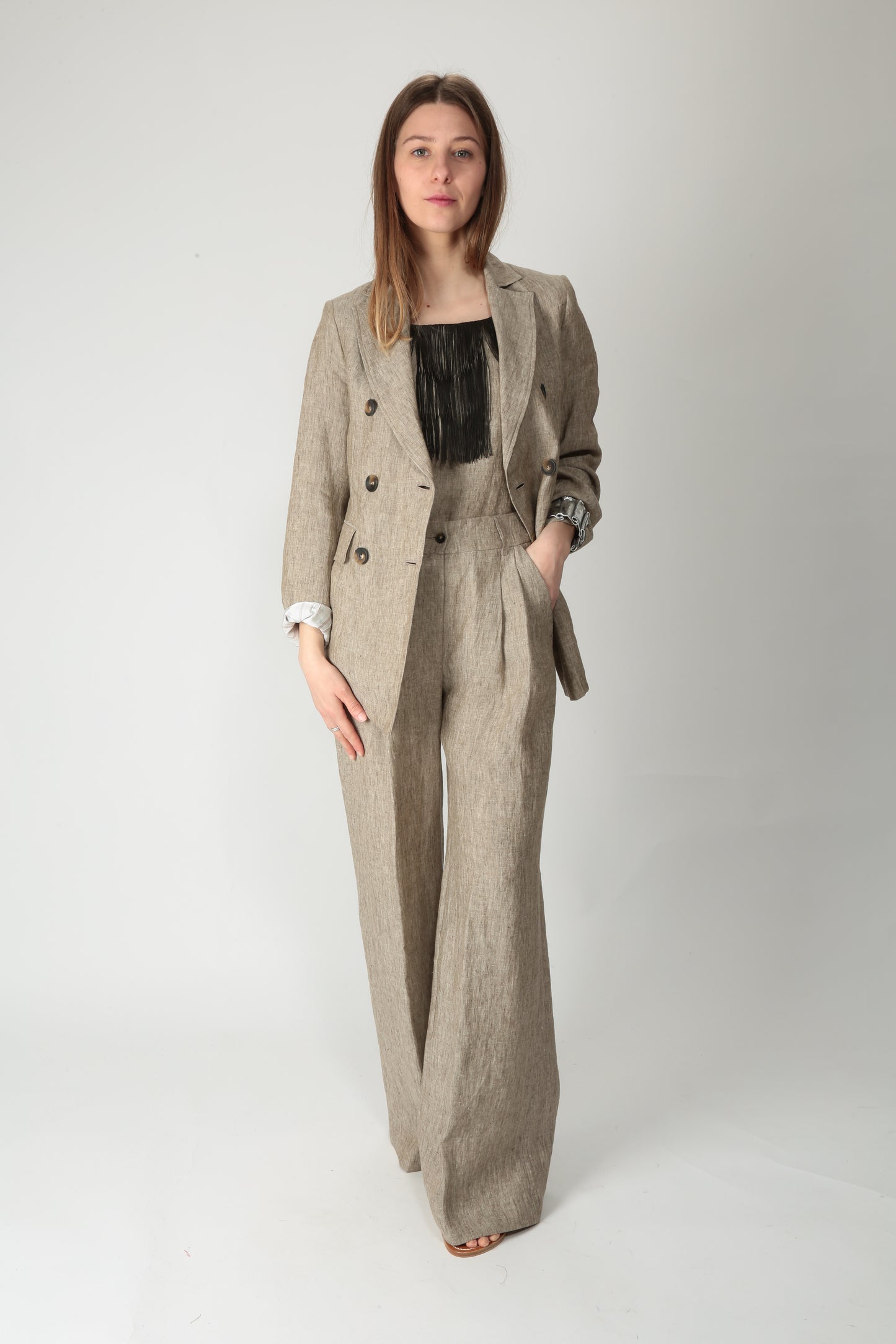 https://admin.shopify.com/store/gulieshop/products/15318342500701#:~:text=https%3A//www.gulieshop.it%20%E2%80%BA%20products%20%E2%80%BA%20diega%2Dgiacca%2Ddoppiopetto%2Din%2Dlino%2Dvitalo%2D10059%2Dveste