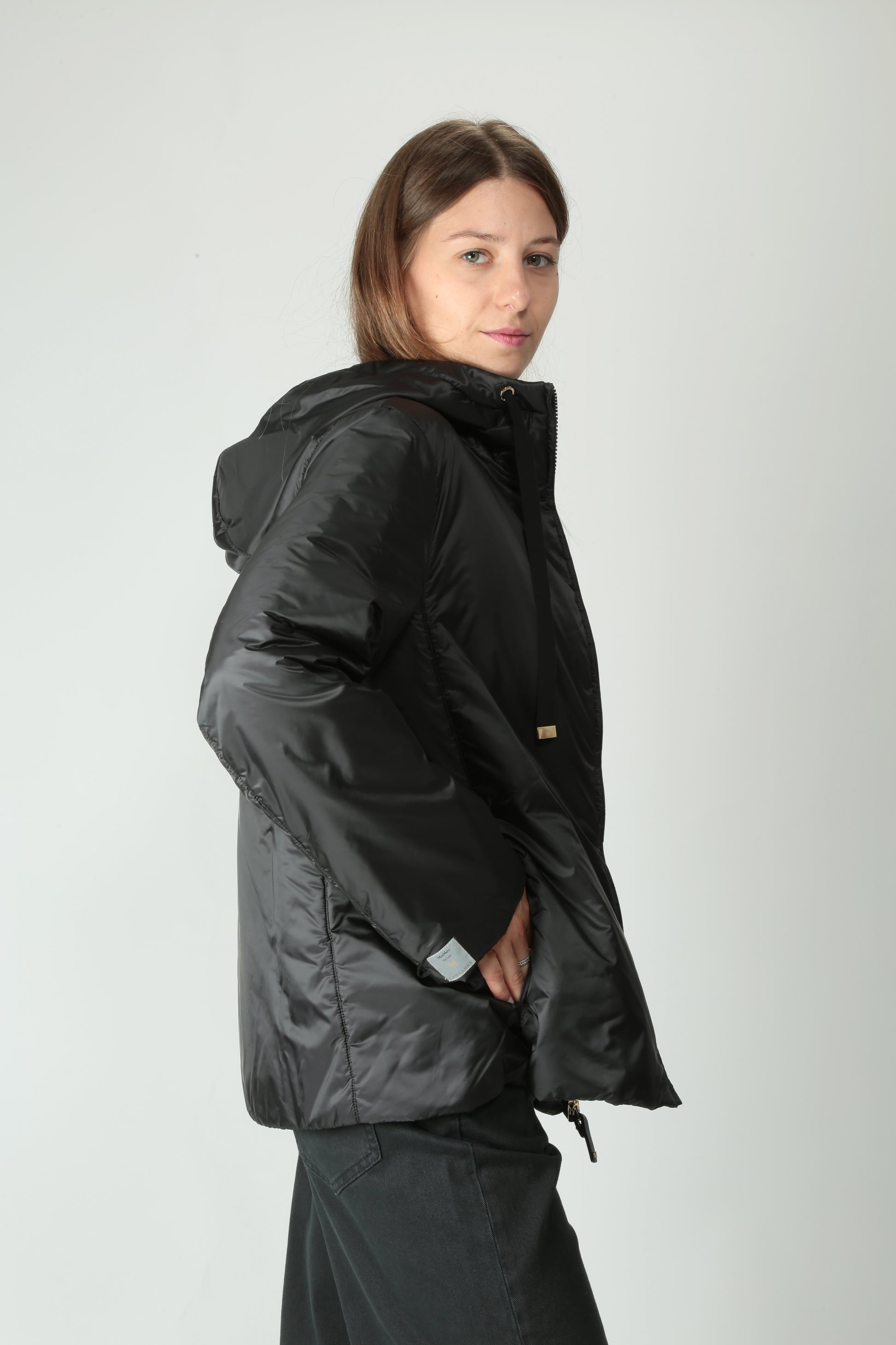 https://admin.shopify.com/store/gulieshop/products/15577928270173#:~:text=https%3A//www.gulieshop.it%20%E2%80%BA%20products%20%E2%80%BA%20maxmara%2Dthe%2Dcube%2Dgiacca%2Dimpermabile%2Dgreenh