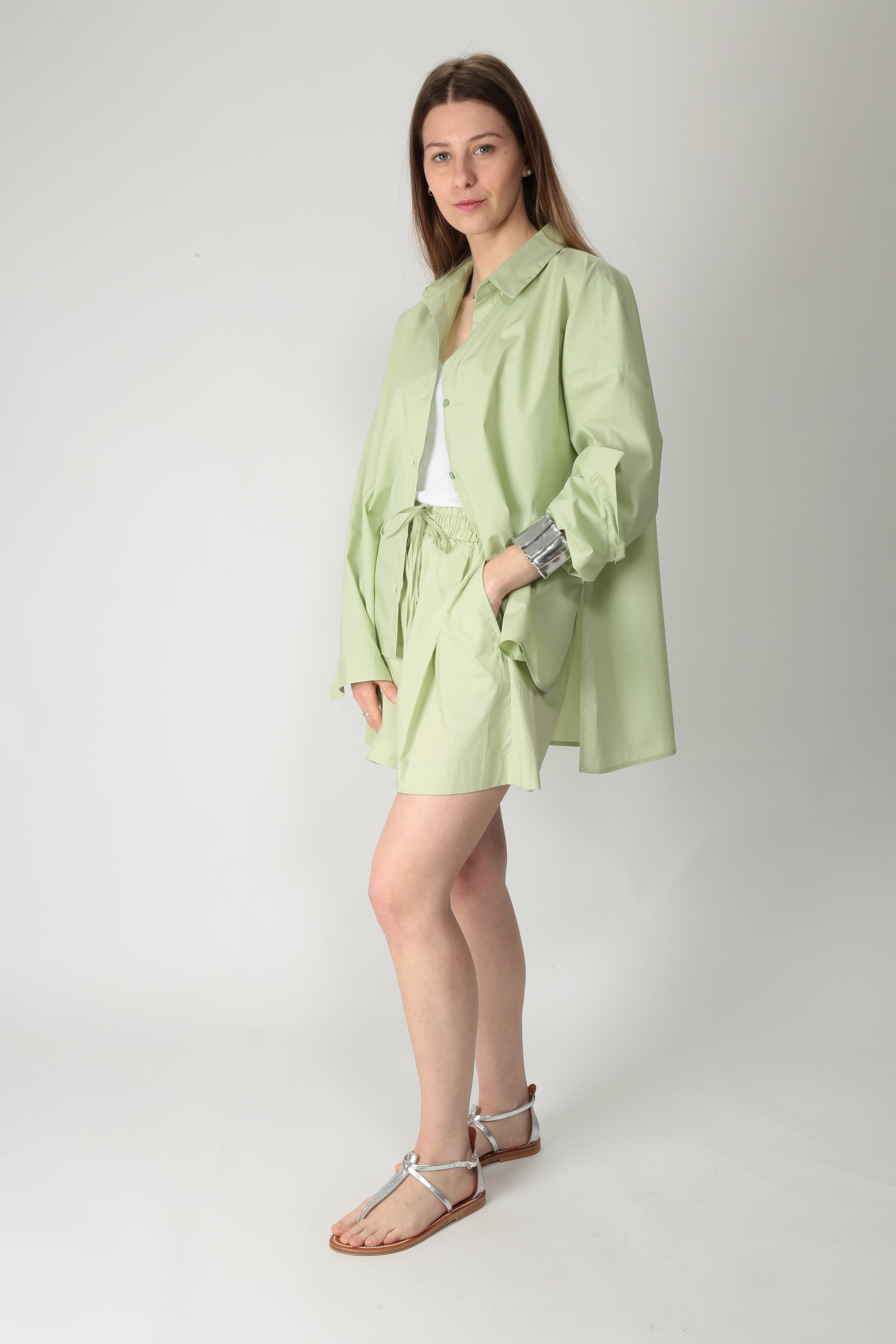 https://admin.shopify.com/store/gulieshop/products/15318342107485#:~:text=https%3A//www.gulieshop.it%20%E2%80%BA%20products%20%E2%80%BA%20solotre%2Dcamicia%2Doversize%2Din%2Dcotone%2Dm1d0220