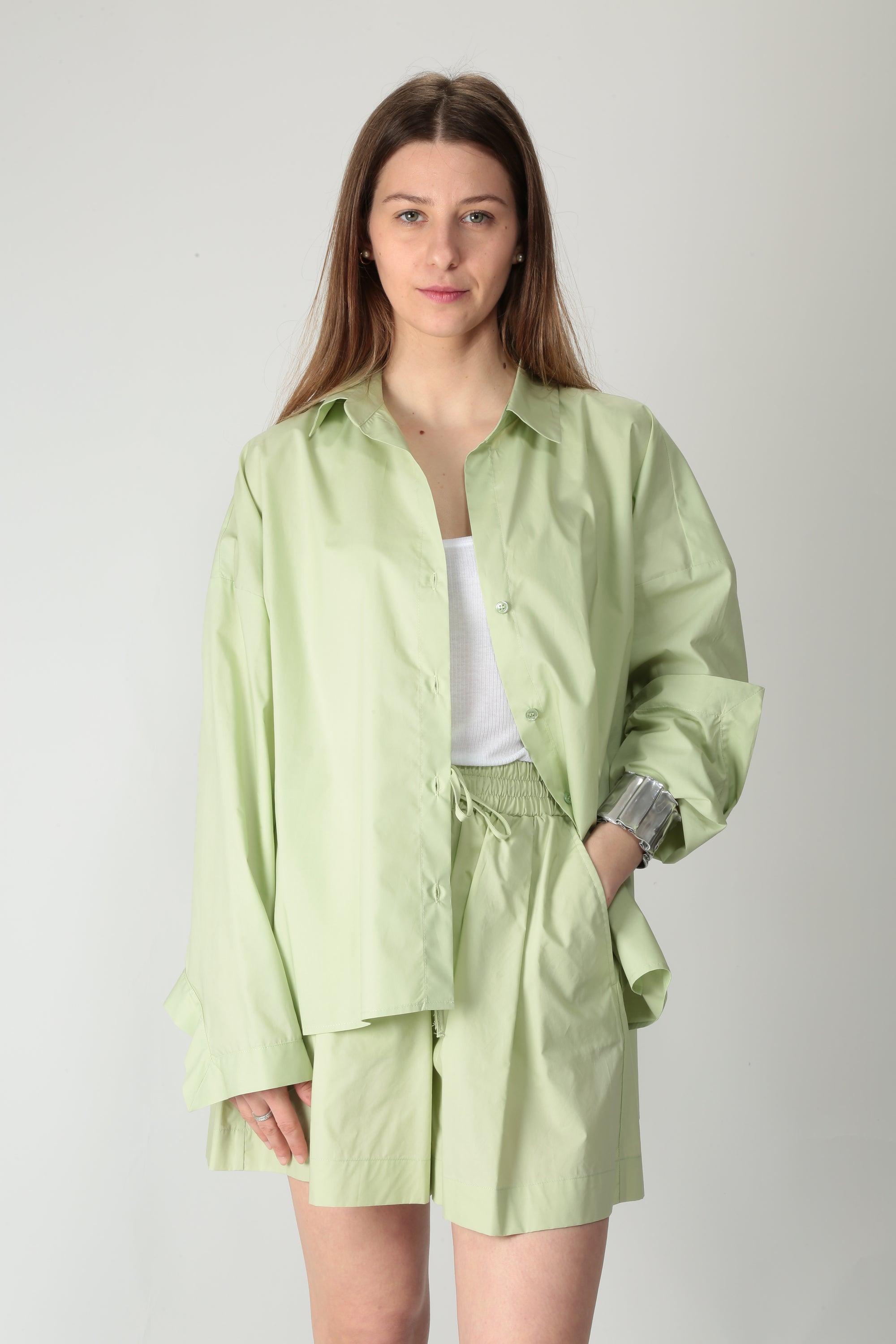 https://admin.shopify.com/store/gulieshop/products/15318342107485#:~:text=https%3A//www.gulieshop.it%20%E2%80%BA%20products%20%E2%80%BA%20solotre%2Dcamicia%2Doversize%2Din%2Dcotone%2Dm1d0220