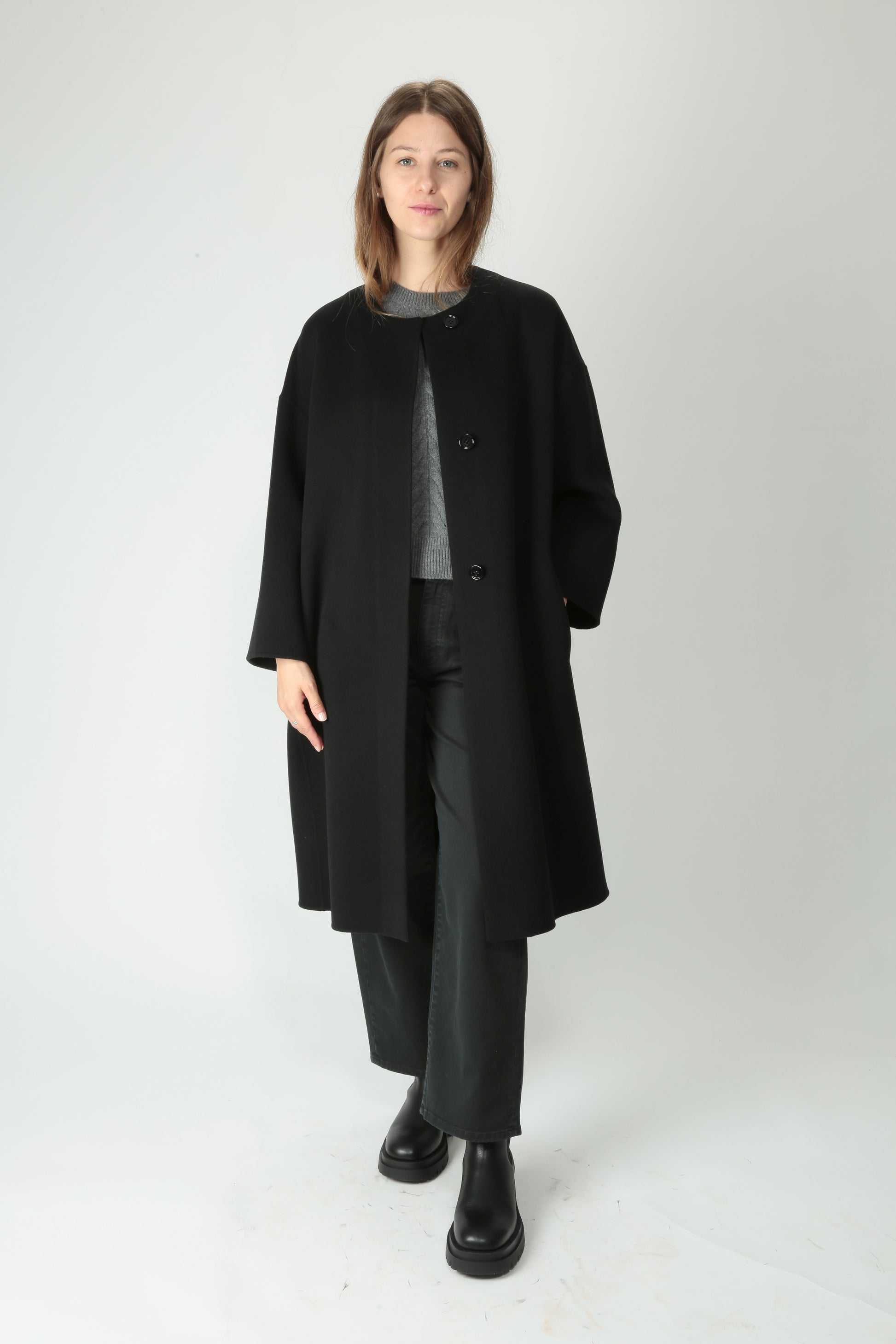 https://admin.shopify.com/store/gulieshop/products/15526145655133#:~:text=https%3A//www.gulieshop.it%20%E2%80%BA%20products%20%E2%80%BA%20s%2Dmaxmara%2Dcappotto%2Din%2Dpura%2Dlana%2Dhelene