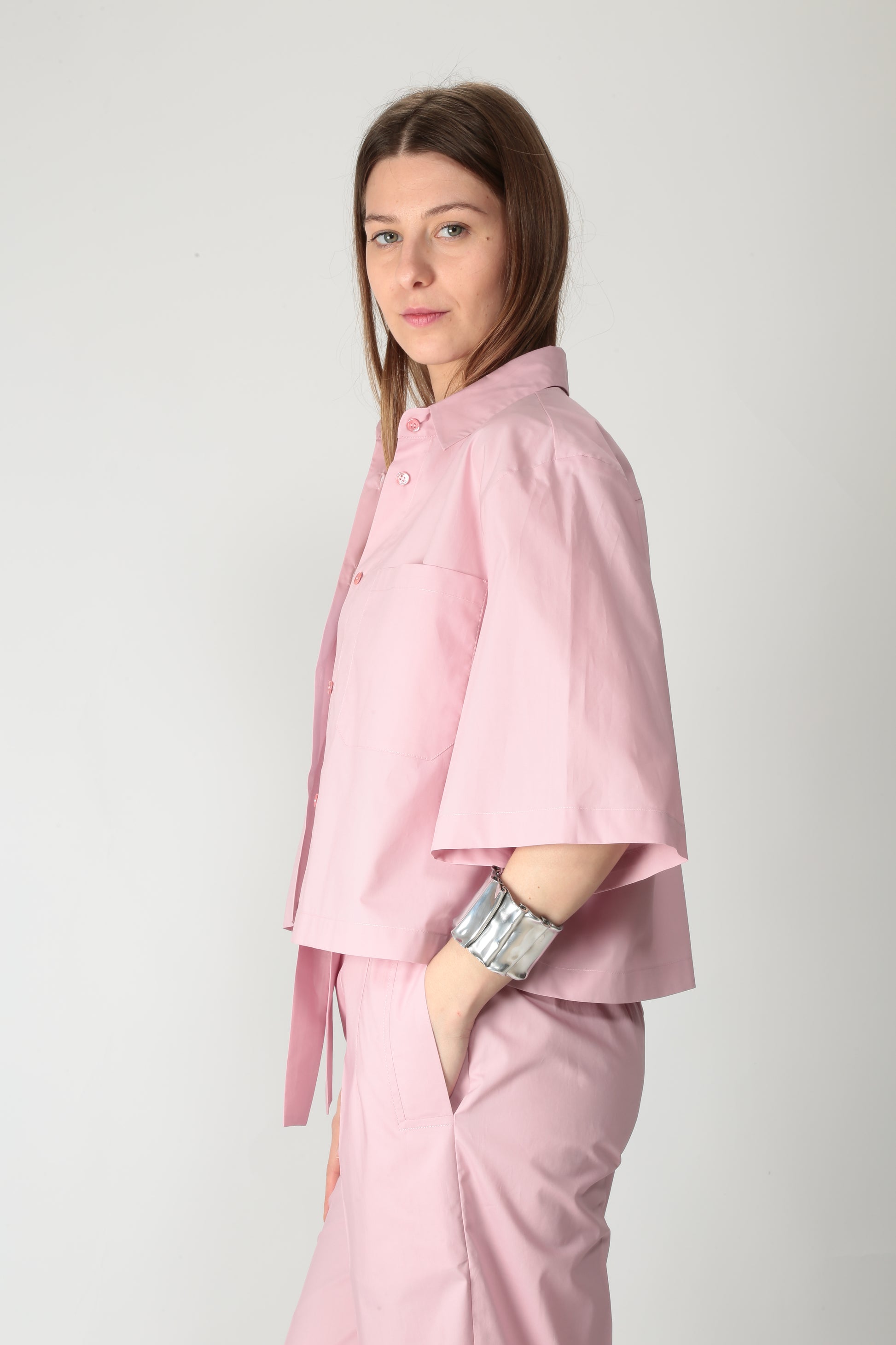 https://admin.shopify.com/store/gulieshop/products/15318342009181#:~:text=https%3A//www.gulieshop.it%20%E2%80%BA%20products%20%E2%80%BA%20solotre%2Dcamcia%2Dcropped%2Din%2Dcotone%2Dm1d0221