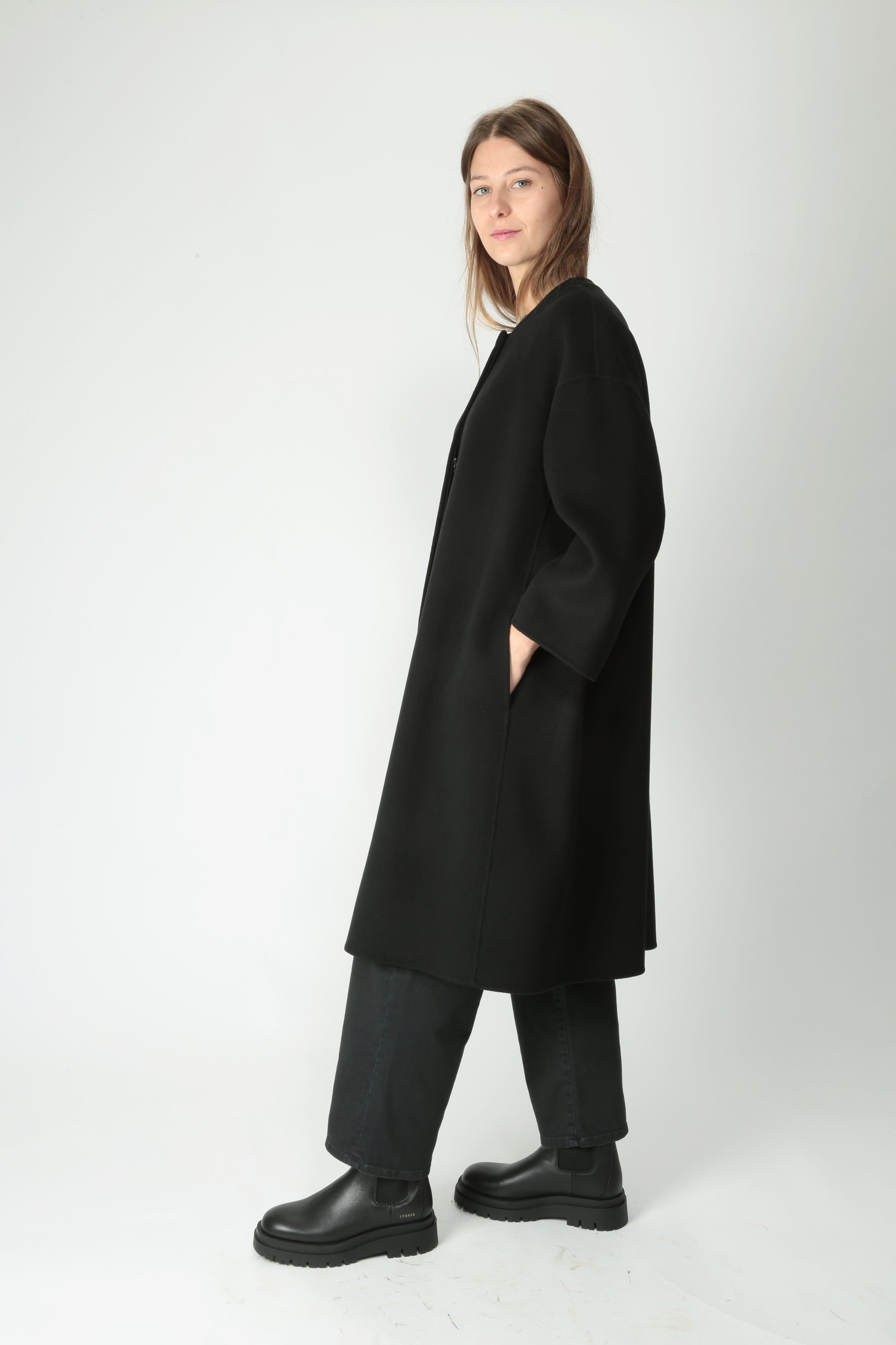 https://admin.shopify.com/store/gulieshop/products/15526145655133#:~:text=https%3A//www.gulieshop.it%20%E2%80%BA%20products%20%E2%80%BA%20s%2Dmaxmara%2Dcappotto%2Din%2Dpura%2Dlana%2Dhelene
