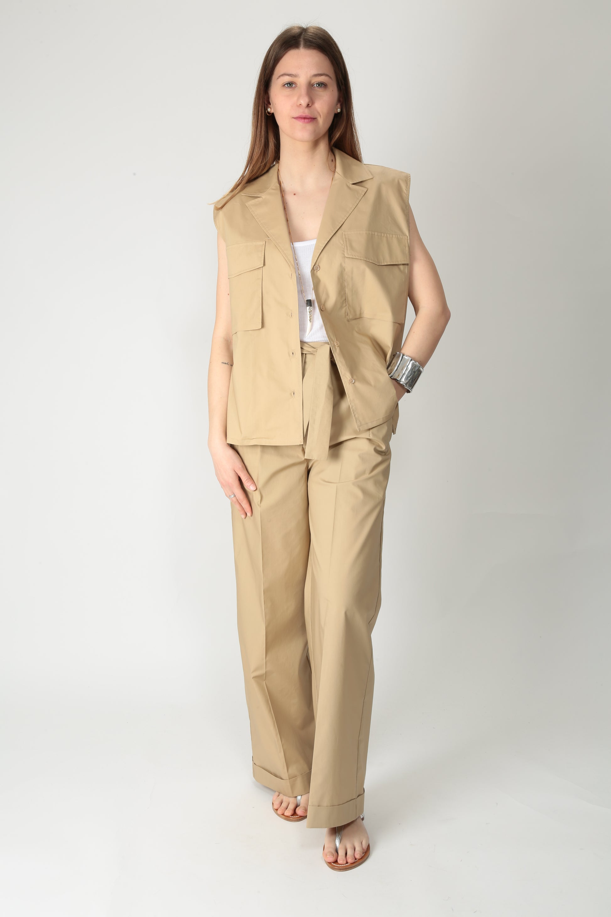 https://admin.shopify.com/store/gulieshop/products/15318341681501#:~:text=https%3A//www.gulieshop.it%20%E2%80%BA%20products%20%E2%80%BA%20solotre%2Dgilet%2Dampio%2Dcon%2Dtasche%2Dm1d0162%2D1