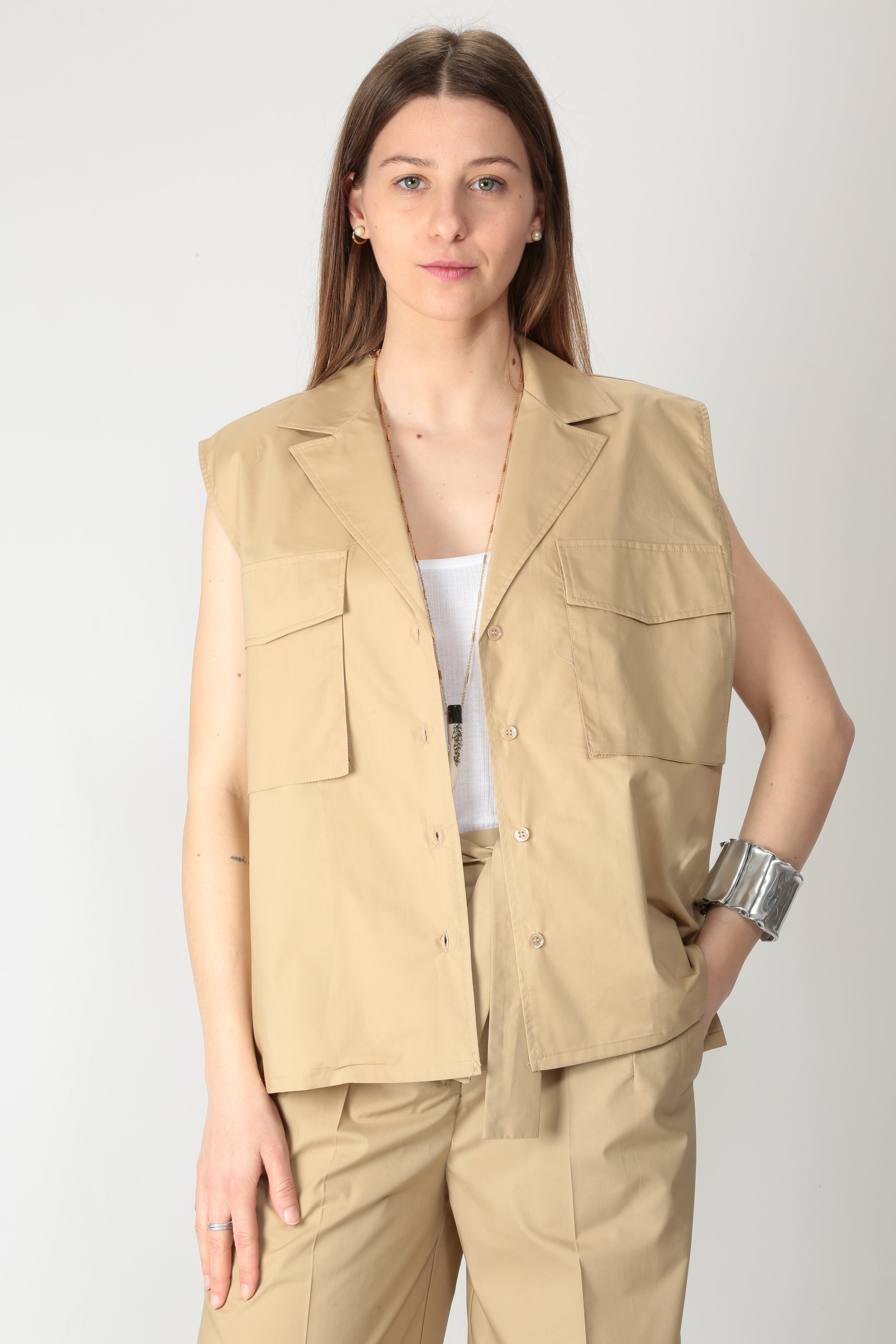https://admin.shopify.com/store/gulieshop/products/15318341681501#:~:text=https%3A//www.gulieshop.it%20%E2%80%BA%20products%20%E2%80%BA%20solotre%2Dgilet%2Dampio%2Dcon%2Dtasche%2Dm1d0162%2D1
