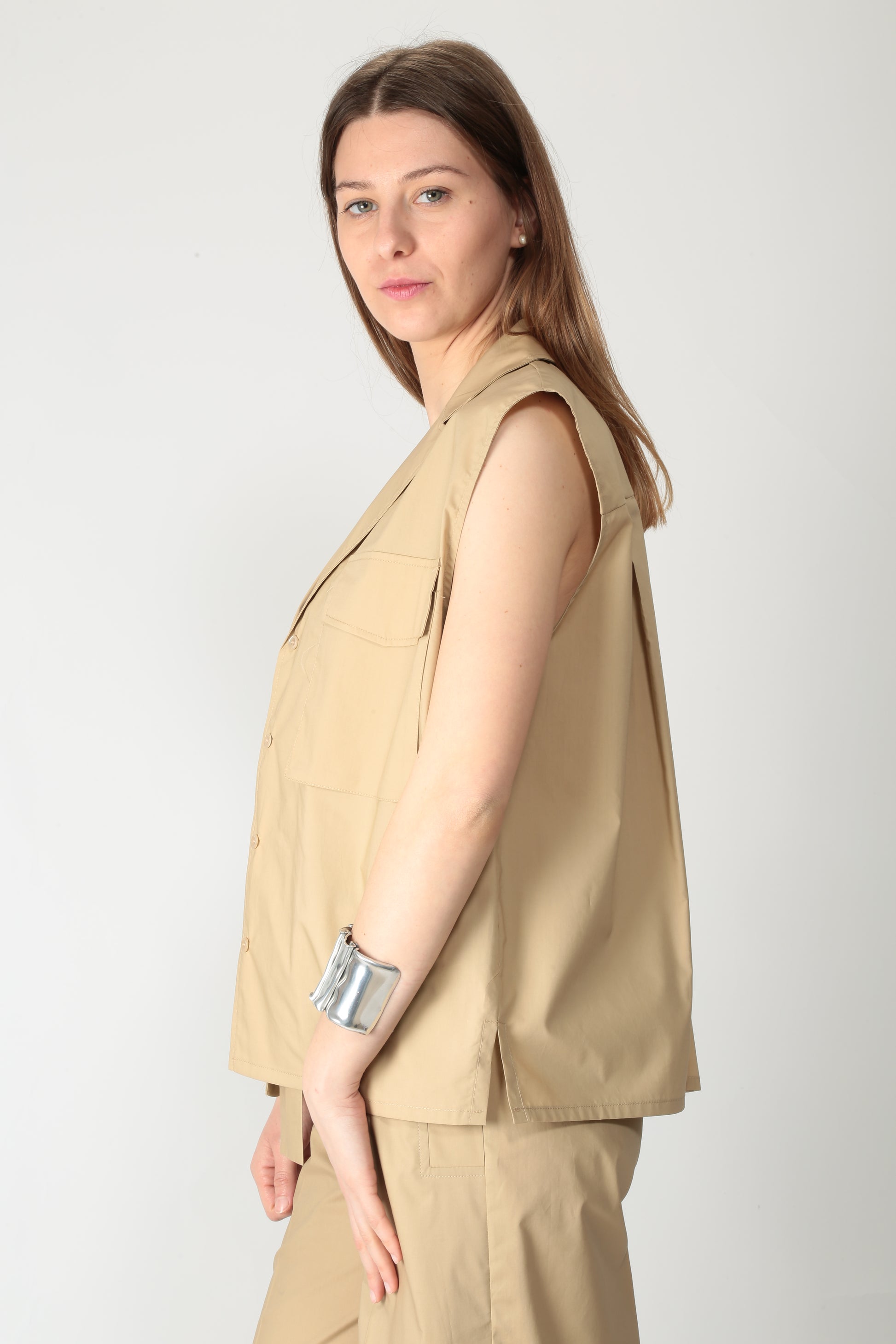 https://admin.shopify.com/store/gulieshop/products/15318341681501#:~:text=https%3A//www.gulieshop.it%20%E2%80%BA%20products%20%E2%80%BA%20solotre%2Dgilet%2Dampio%2Dcon%2Dtasche%2Dm1d0162%2D1