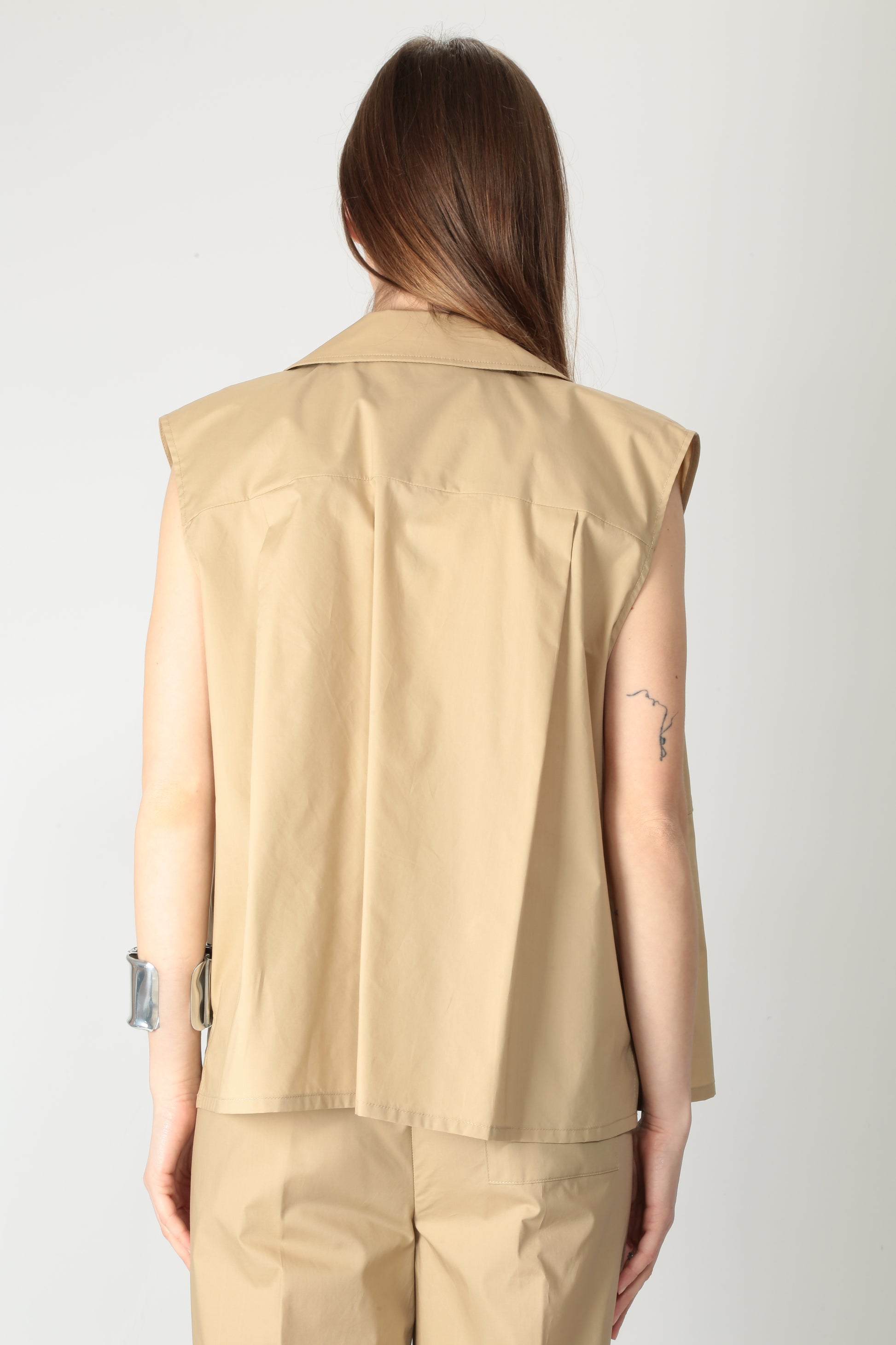 https://admin.shopify.com/store/gulieshop/products/15318341681501#:~:text=https%3A//www.gulieshop.it%20%E2%80%BA%20products%20%E2%80%BA%20solotre%2Dgilet%2Dampio%2Dcon%2Dtasche%2Dm1d0162%2D1