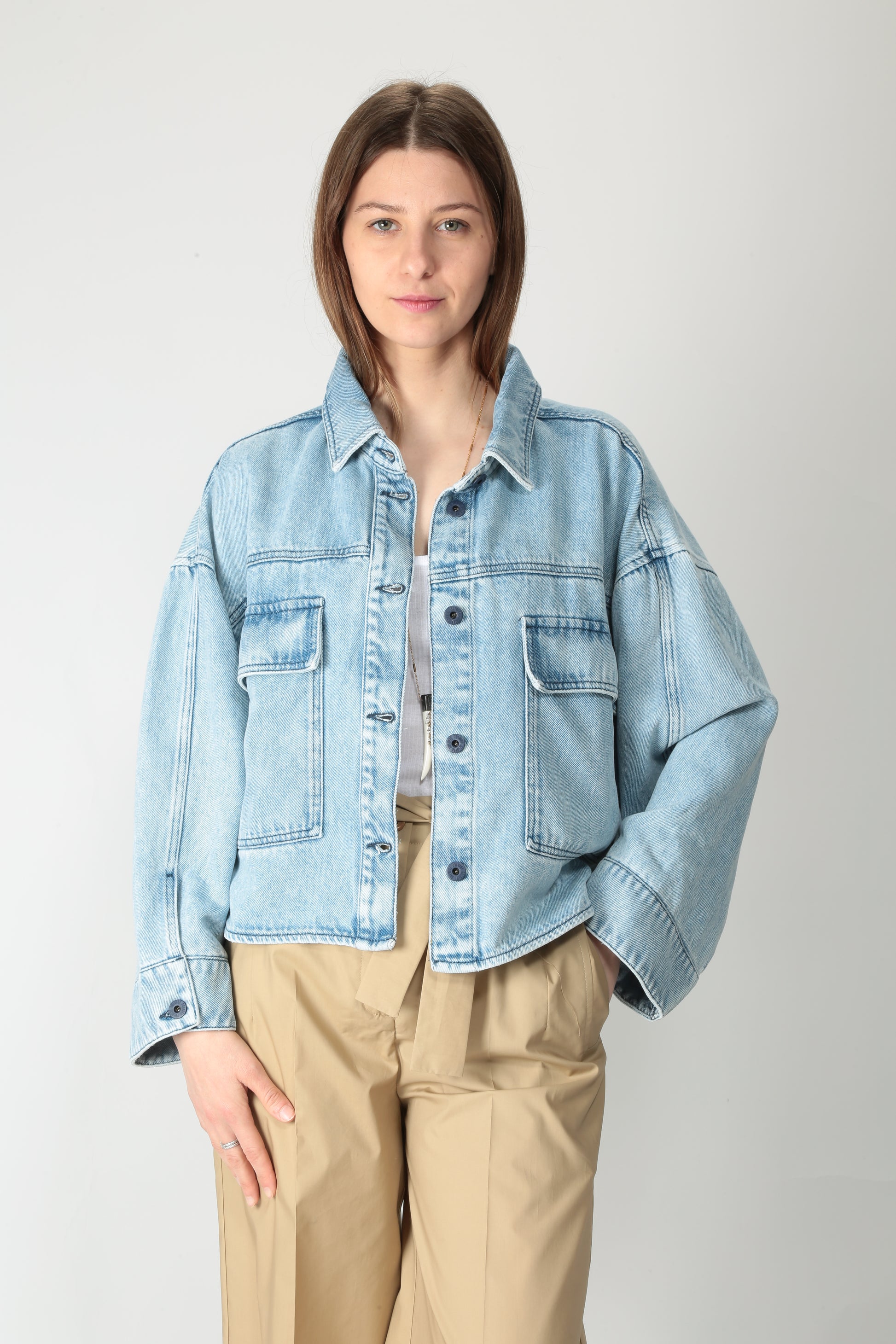 https://admin.shopify.com/store/gulieshop/products/15318342336861#:~:text=https%3A//www.gulieshop.it%20%E2%80%BA%20products%20%E2%80%BA%20solotre%2Dgiacca%2Ddi%2Djeans%2Dm1d0198