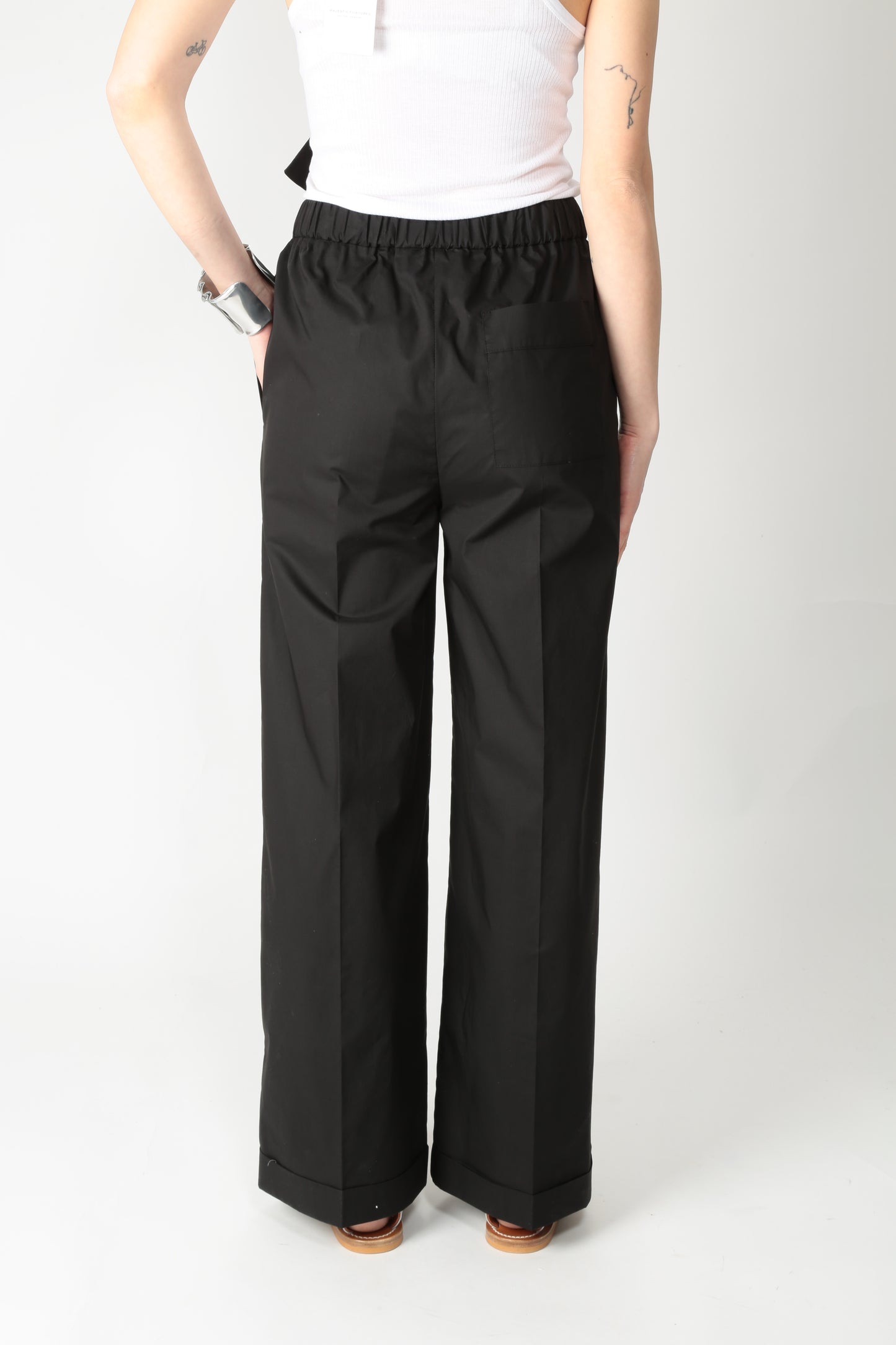 https://admin.shopify.com/store/gulieshop/products/15318341779805#:~:text=https%3A//www.gulieshop.it%20%E2%80%BA%20products%20%E2%80%BA%20solotre%2Dpantalone%2Dampio%2Dcon%2Dcintura%2Dm1d0209