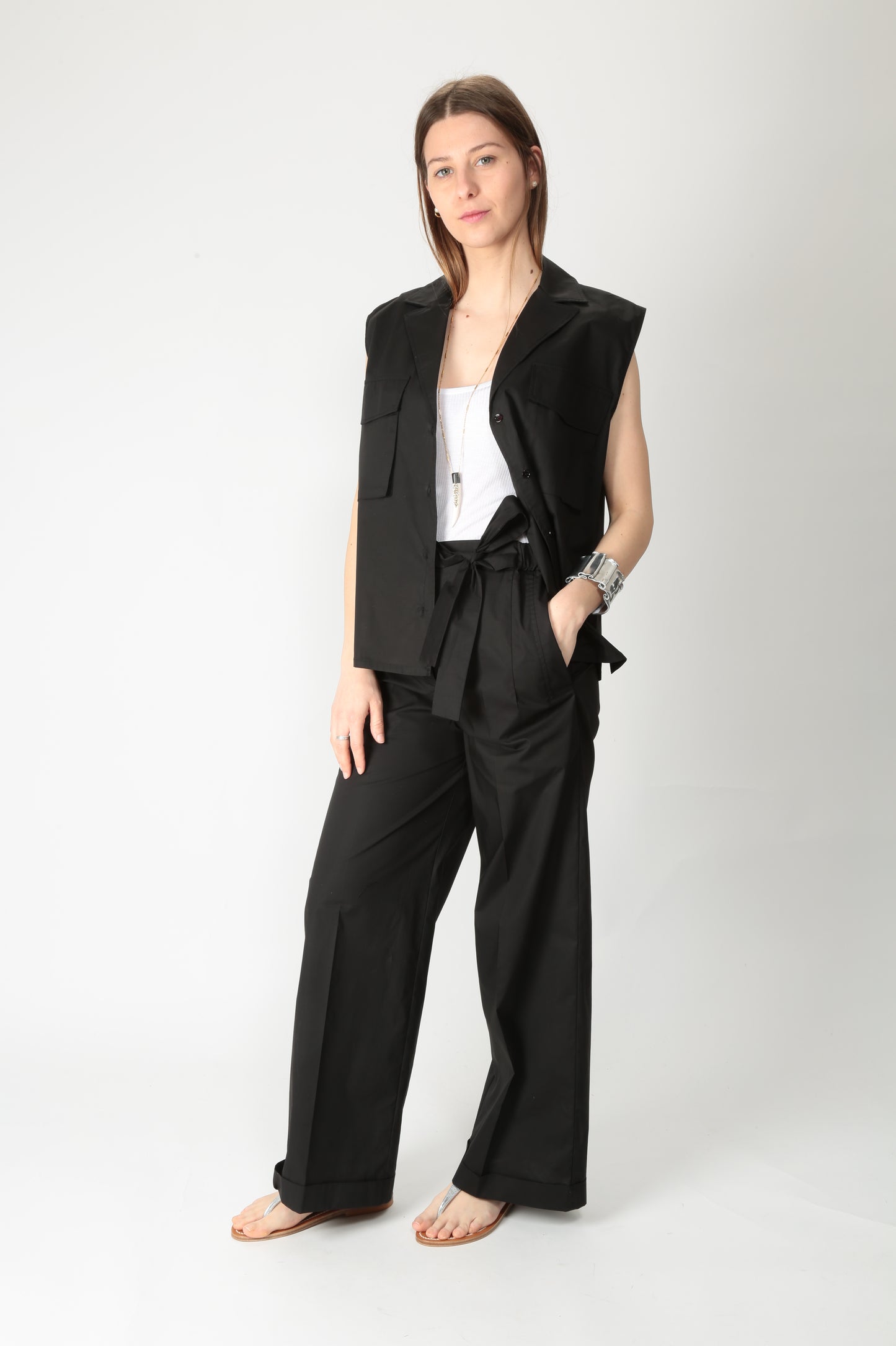 https://admin.shopify.com/store/gulieshop/products/15318341615965#:~:text=https%3A//www.gulieshop.it%20%E2%80%BA%20products%20%E2%80%BA%20solotre%2Dgilet%2Dampio%2Dcon%2Dtasche%2Dm1d0162