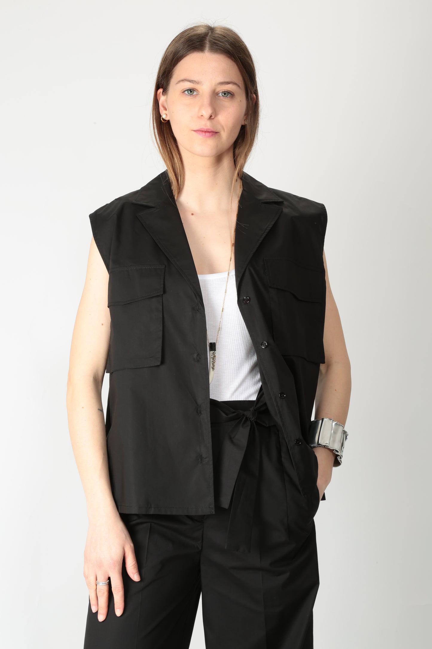 https://admin.shopify.com/store/gulieshop/products/15318341615965#:~:text=https%3A//www.gulieshop.it%20%E2%80%BA%20products%20%E2%80%BA%20solotre%2Dgilet%2Dampio%2Dcon%2Dtasche%2Dm1d0162