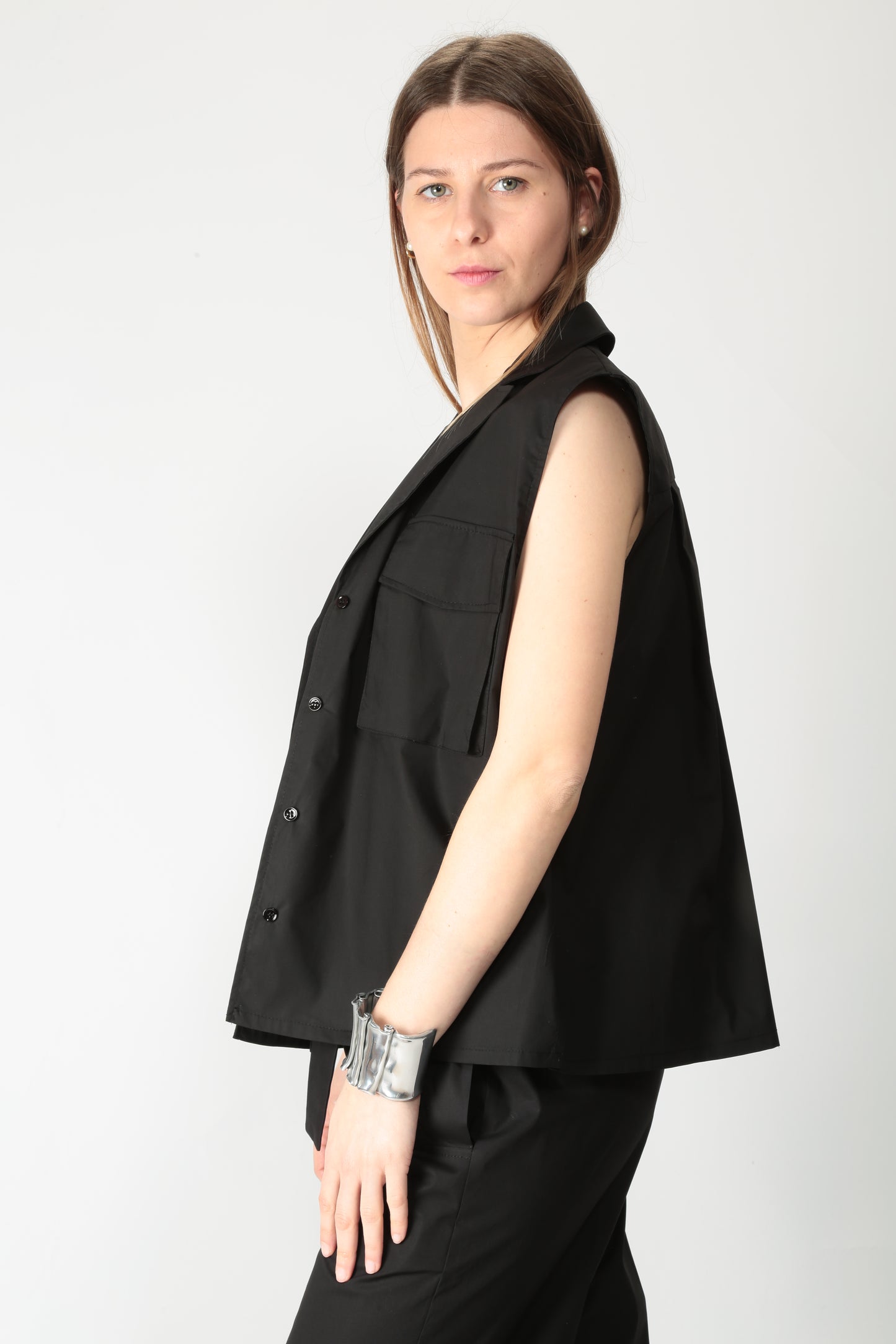 https://admin.shopify.com/store/gulieshop/products/15318341615965#:~:text=https%3A//www.gulieshop.it%20%E2%80%BA%20products%20%E2%80%BA%20solotre%2Dgilet%2Dampio%2Dcon%2Dtasche%2Dm1d0162