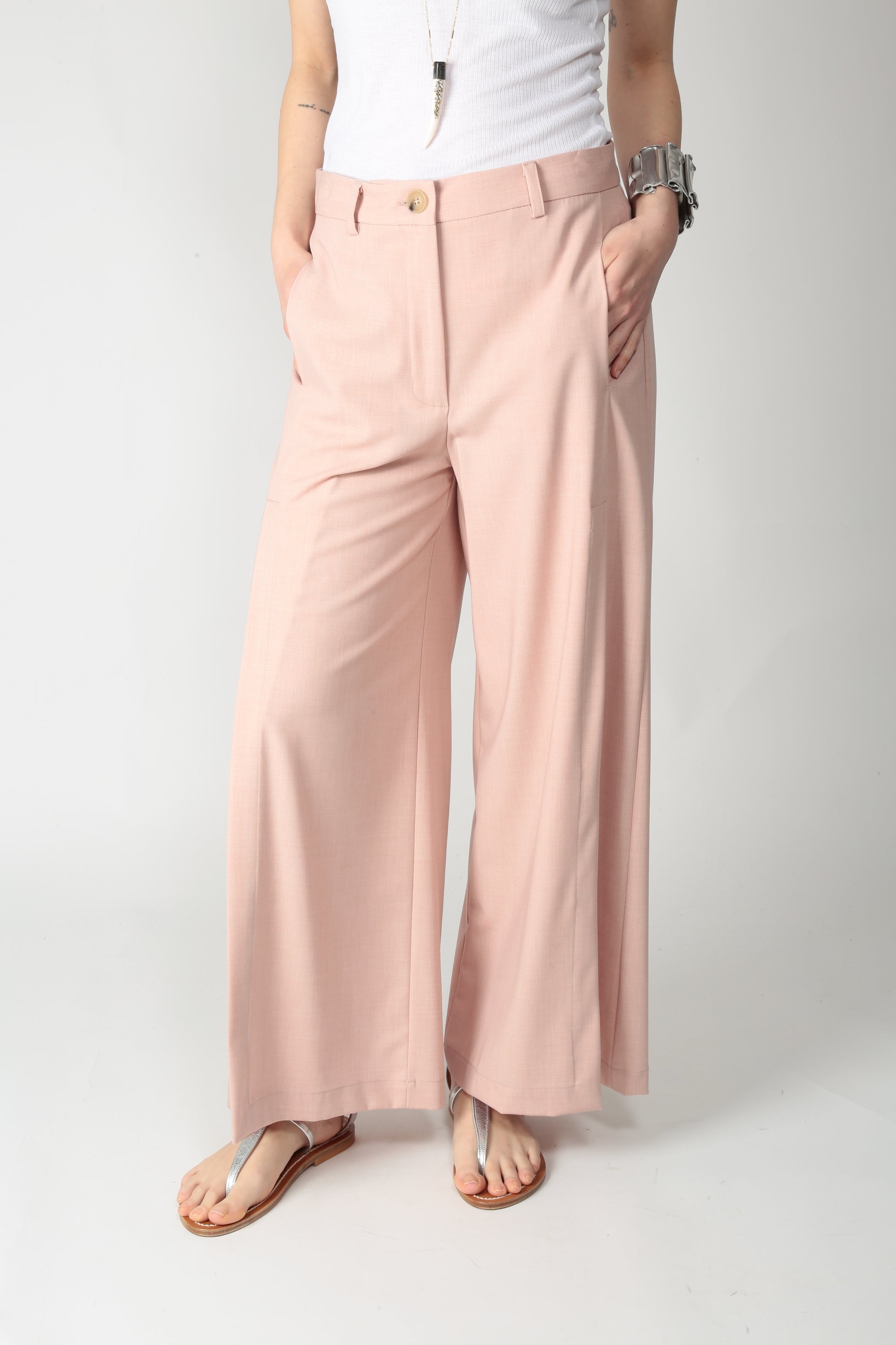 https://admin.shopify.com/store/gulieshop/products/15318342271325#:~:text=https%3A//www.gulieshop.it%20%E2%80%BA%20products%20%E2%80%BA%20solotre%2Dpantalone%2Dcon%2Dspacco%2Dm1d0119