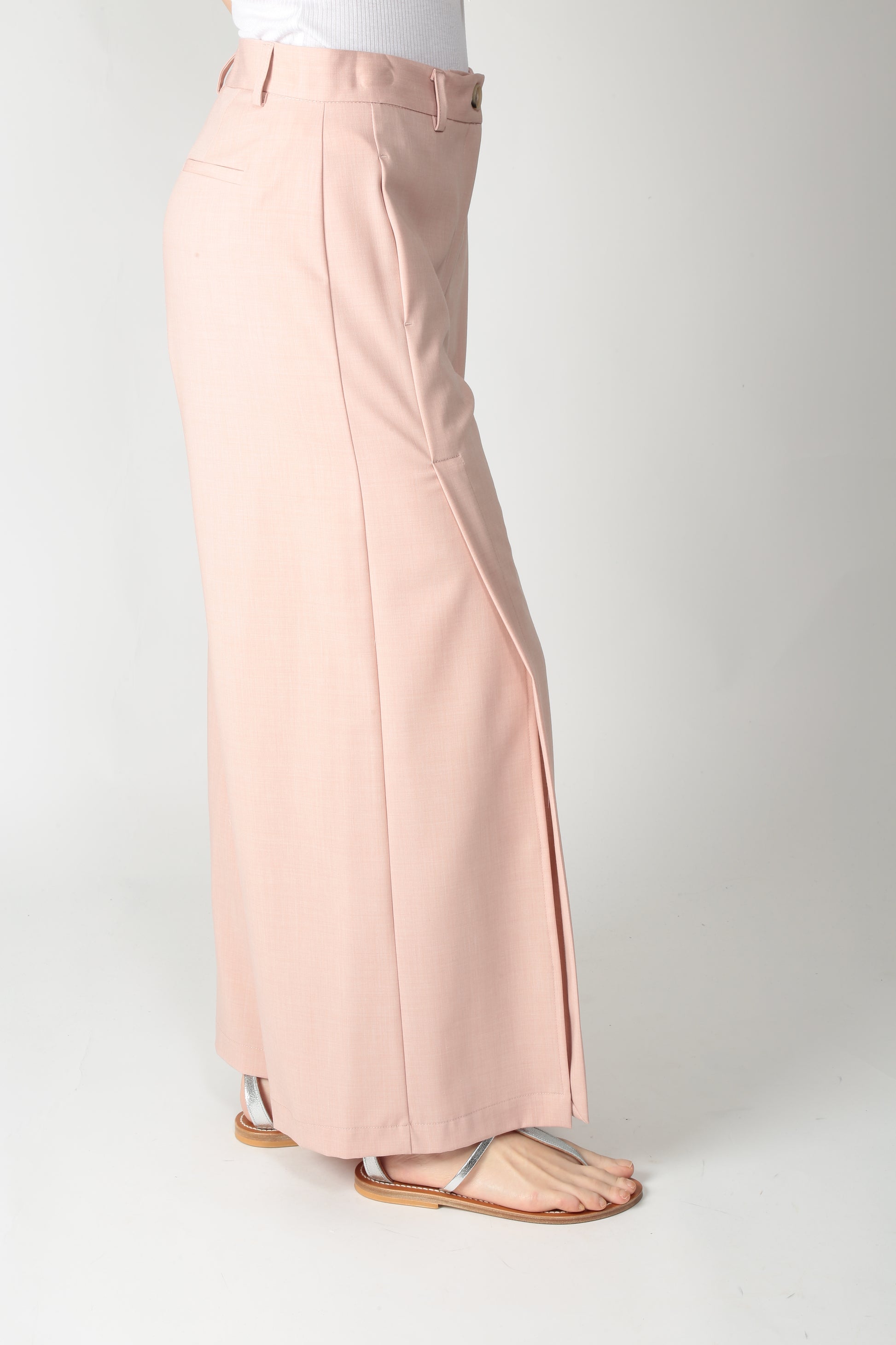 https://admin.shopify.com/store/gulieshop/products/15318342271325#:~:text=https%3A//www.gulieshop.it%20%E2%80%BA%20products%20%E2%80%BA%20solotre%2Dpantalone%2Dcon%2Dspacco%2Dm1d0119