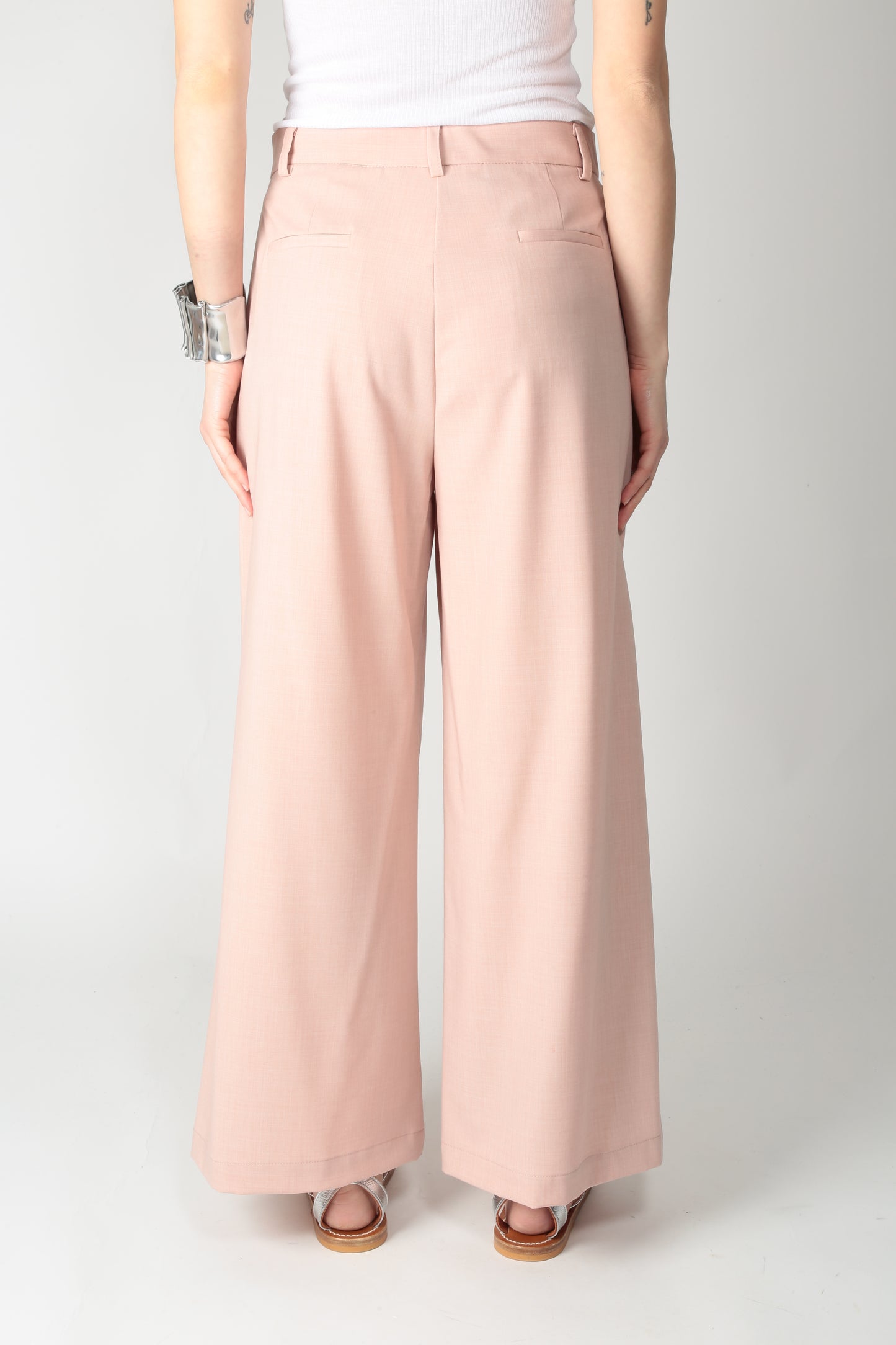 https://admin.shopify.com/store/gulieshop/products/15318342271325#:~:text=https%3A//www.gulieshop.it%20%E2%80%BA%20products%20%E2%80%BA%20solotre%2Dpantalone%2Dcon%2Dspacco%2Dm1d0119