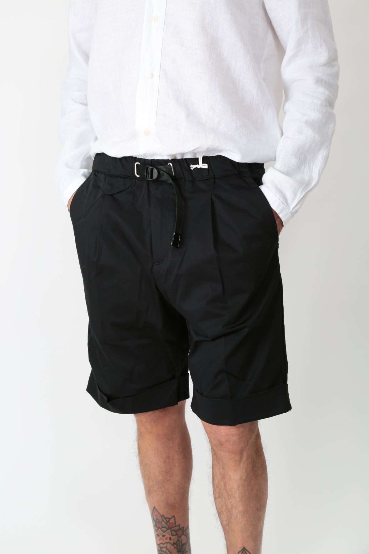 https://admin.shopify.com/store/gulieshop/products/9263492333917#:~:text=Invia-,White%20Sand%20Bermuda%20con%20pinces%2024SU5769,-Contenuto%20multimediale%201