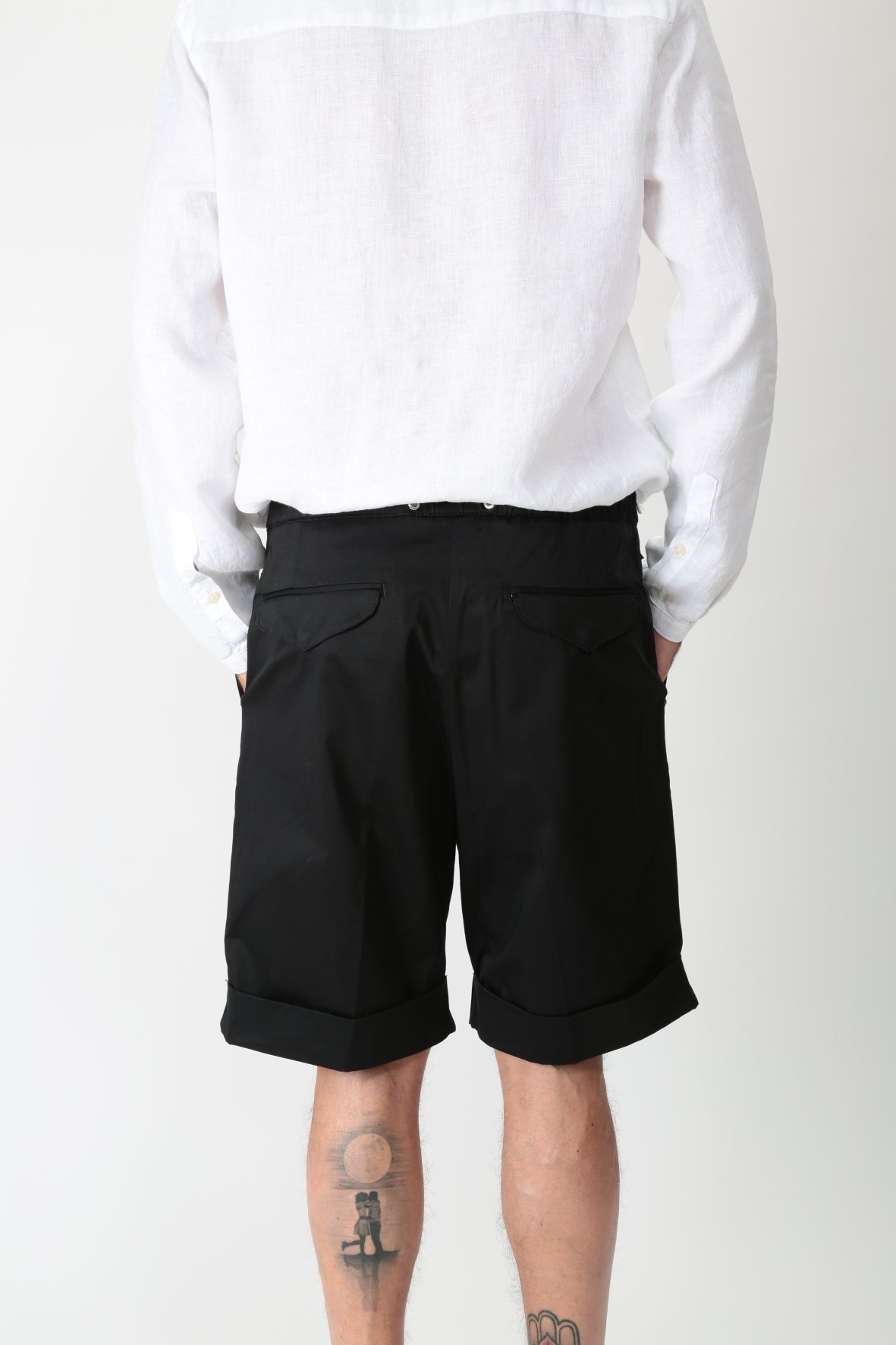 https://admin.shopify.com/store/gulieshop/products/9263492333917#:~:text=Invia-,White%20Sand%20Bermuda%20con%20pinces%2024SU5769,-Contenuto%20multimediale%201