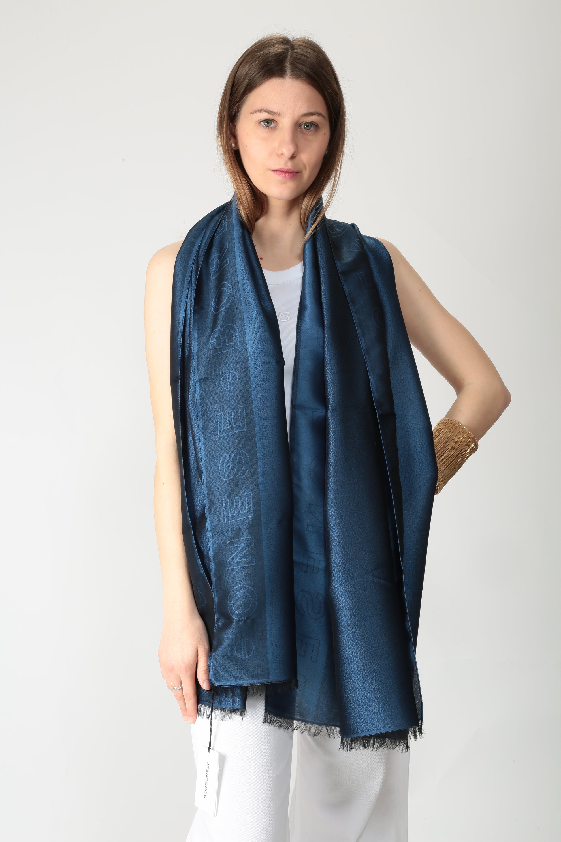 https://admin.shopify.com/store/gulieshop/products/15269743460701#:~:text=https%3A//www.gulieshop.it%20%E2%80%BA%20products%20%E2%80%BA%20borbonese%2Dstola%2Dop%2Dlogo%2Dmisto%2Dmodal%2D91060035006