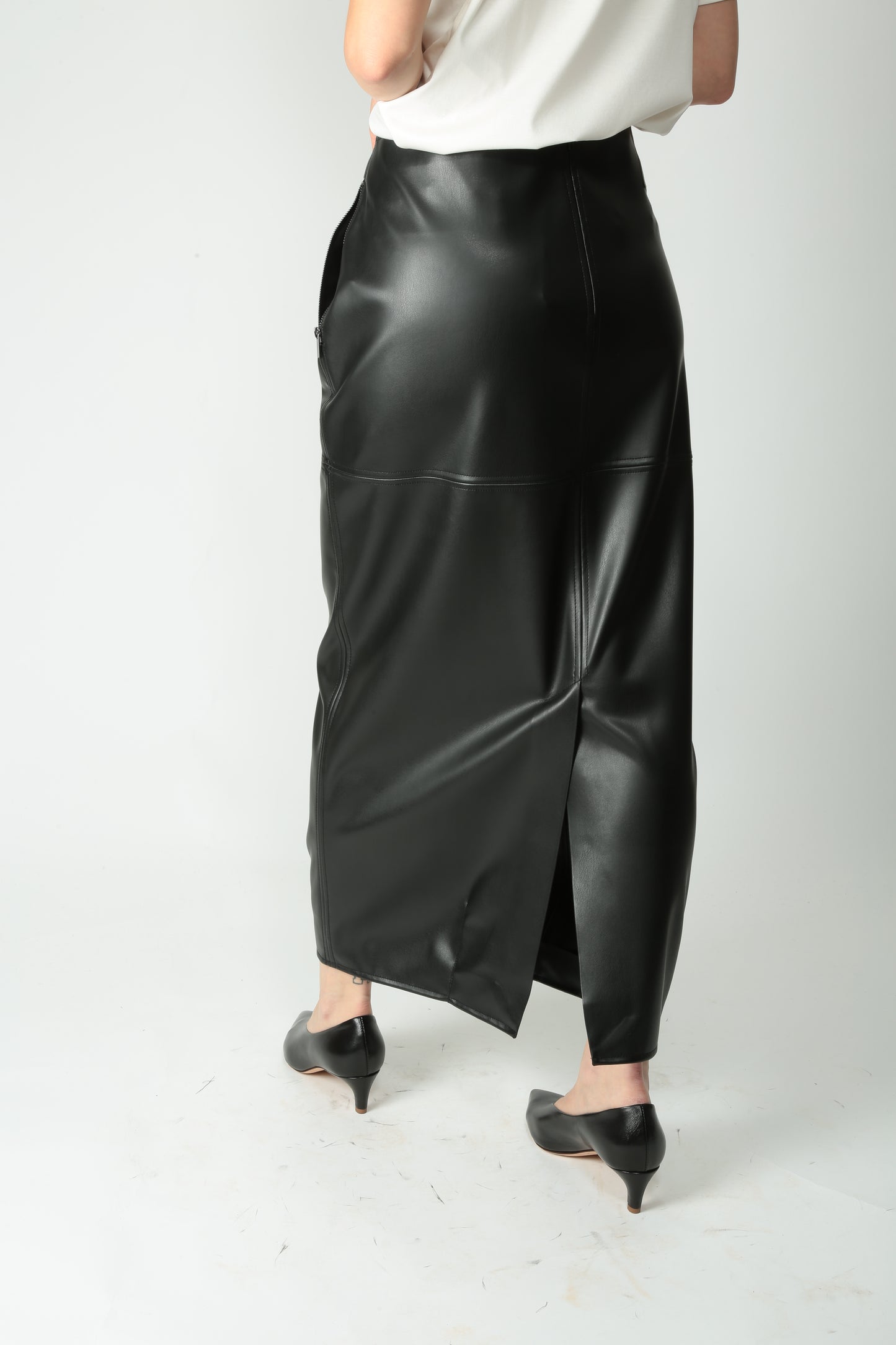 https://admin.shopify.com/store/gulieshop/products/15526133104989#:~:text=https%3A//www.gulieshop.it%20%E2%80%BA%20products%20%E2%80%BA%20maxmara%2Dmm%2Dgonna%2Din%2Decopelle%2Dfabiana