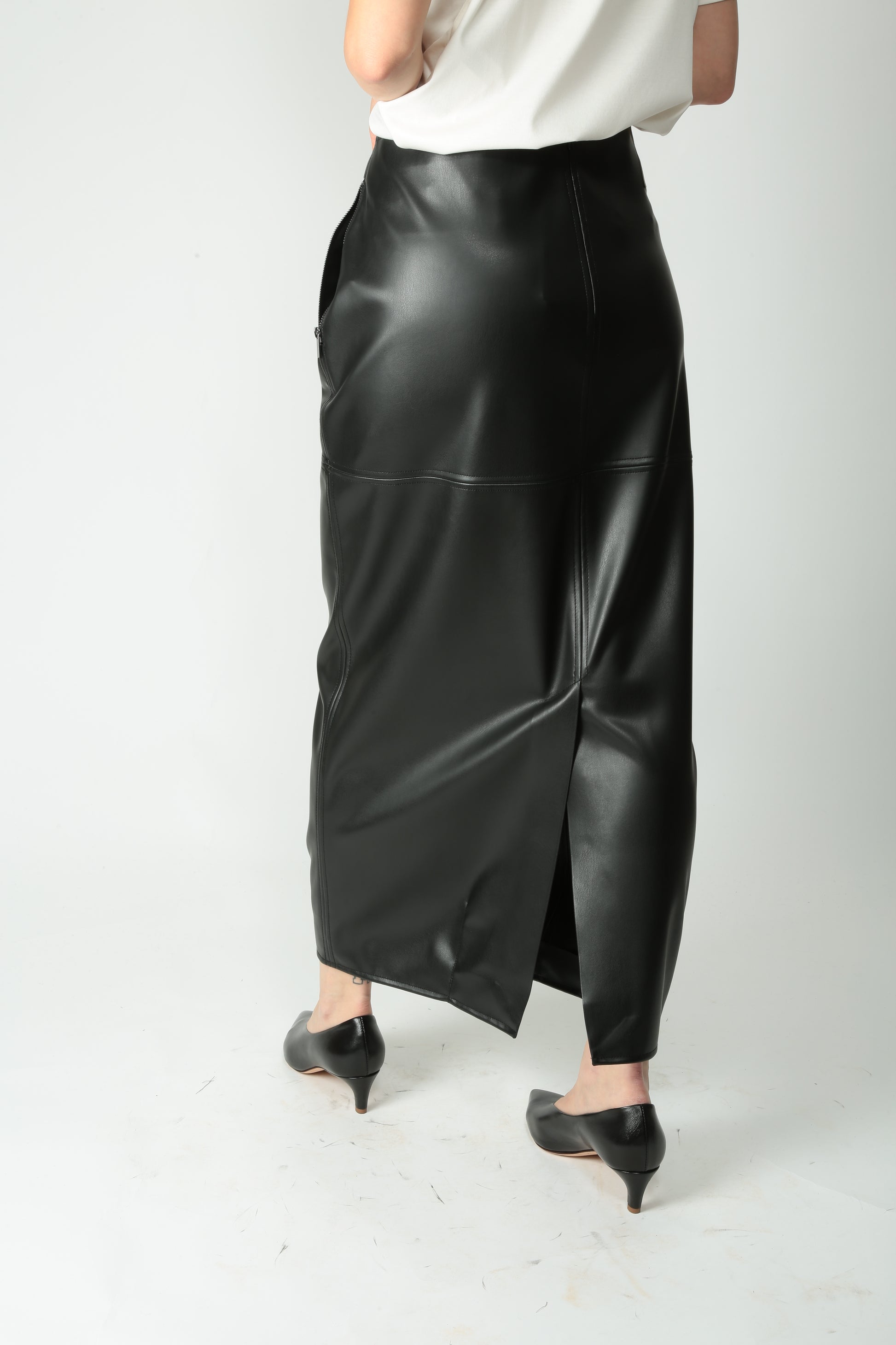 https://admin.shopify.com/store/gulieshop/products/15526133104989#:~:text=https%3A//www.gulieshop.it%20%E2%80%BA%20products%20%E2%80%BA%20maxmara%2Dmm%2Dgonna%2Din%2Decopelle%2Dfabiana