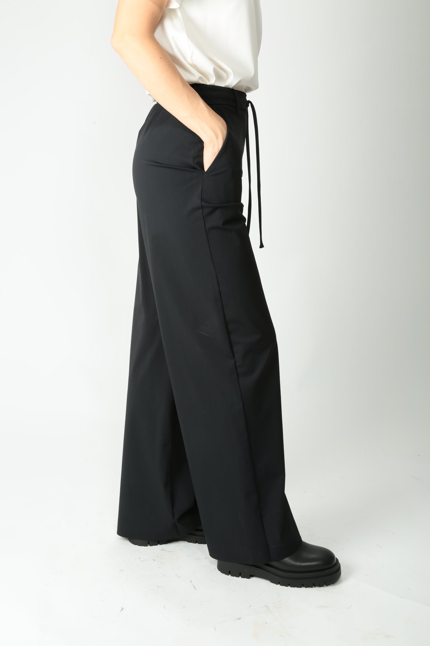https://admin.shopify.com/store/gulieshop/products/15526140019037#:~:text=https%3A//www.gulieshop.it%20%E2%80%BA%20products%20%E2%80%BA%20maxmara%2Dmm%2Dpantalone%2Din%2Dtessuto%2Dtecnico%2Dverres