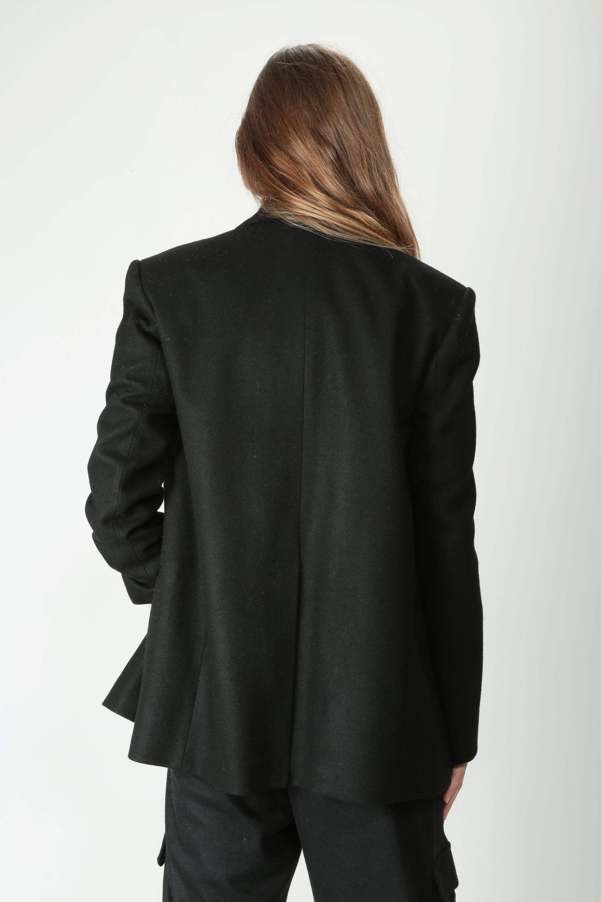 https://admin.shopify.com/store/gulieshop/products/15491874324829#:~:text=https%3A//www.gulieshop.it%20%E2%80%BA%20products%20%E2%80%BA%20l%2Dconti%2Dgiacca%2Ddoppiopetto%2Din%2Dmisto%2Dcachemire%2Dnelson%2Df5wn44