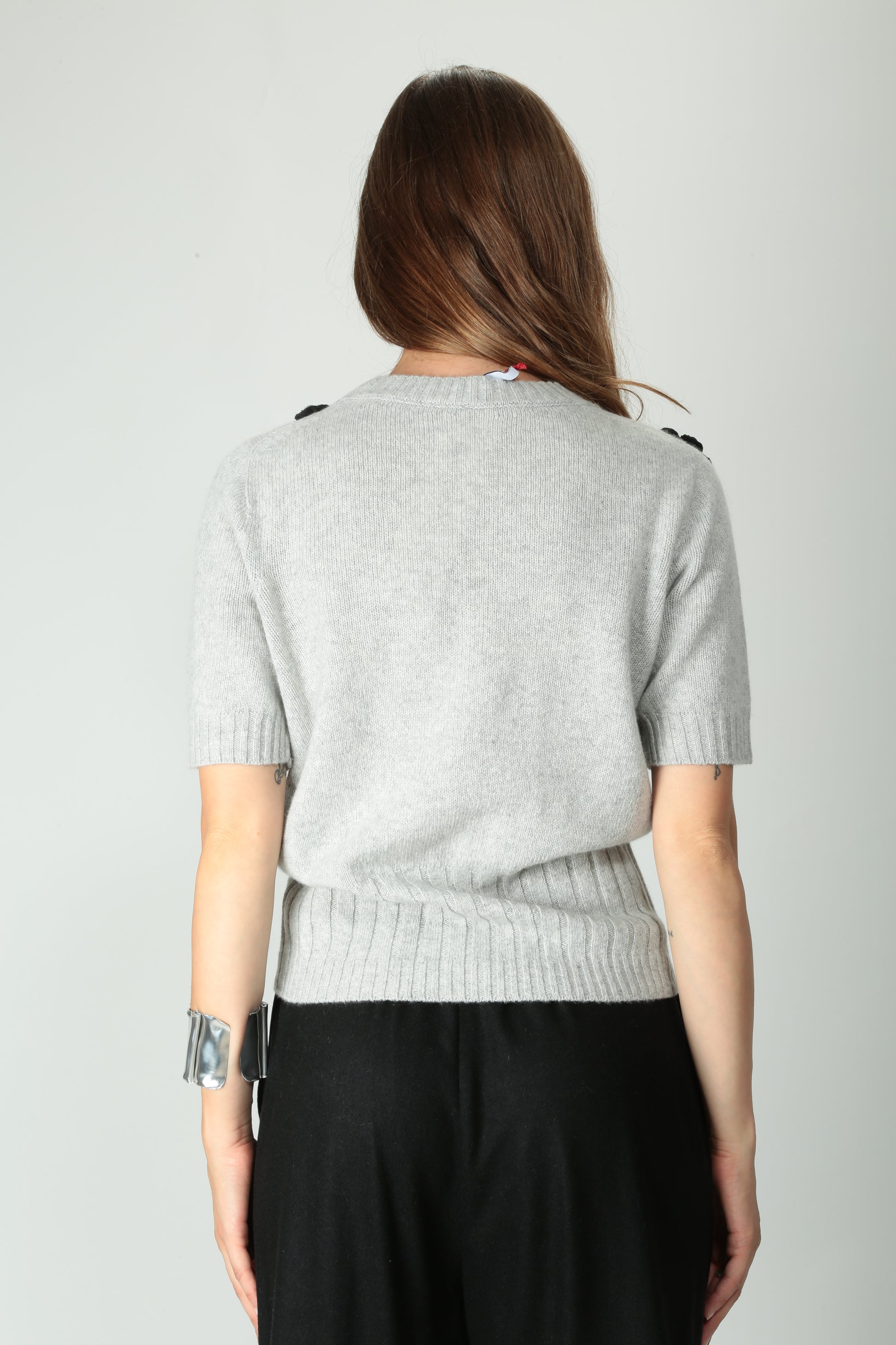 https://admin.shopify.com/store/gulieshop/products/15491874554205#:~:text=https%3A//www.gulieshop.it%20%E2%80%BA%20products%20%E2%80%BA%20l%2Dconti%2Dmaglia%2Dcon%2Dapplicazioni%2Dclaire%2Df5wc73
