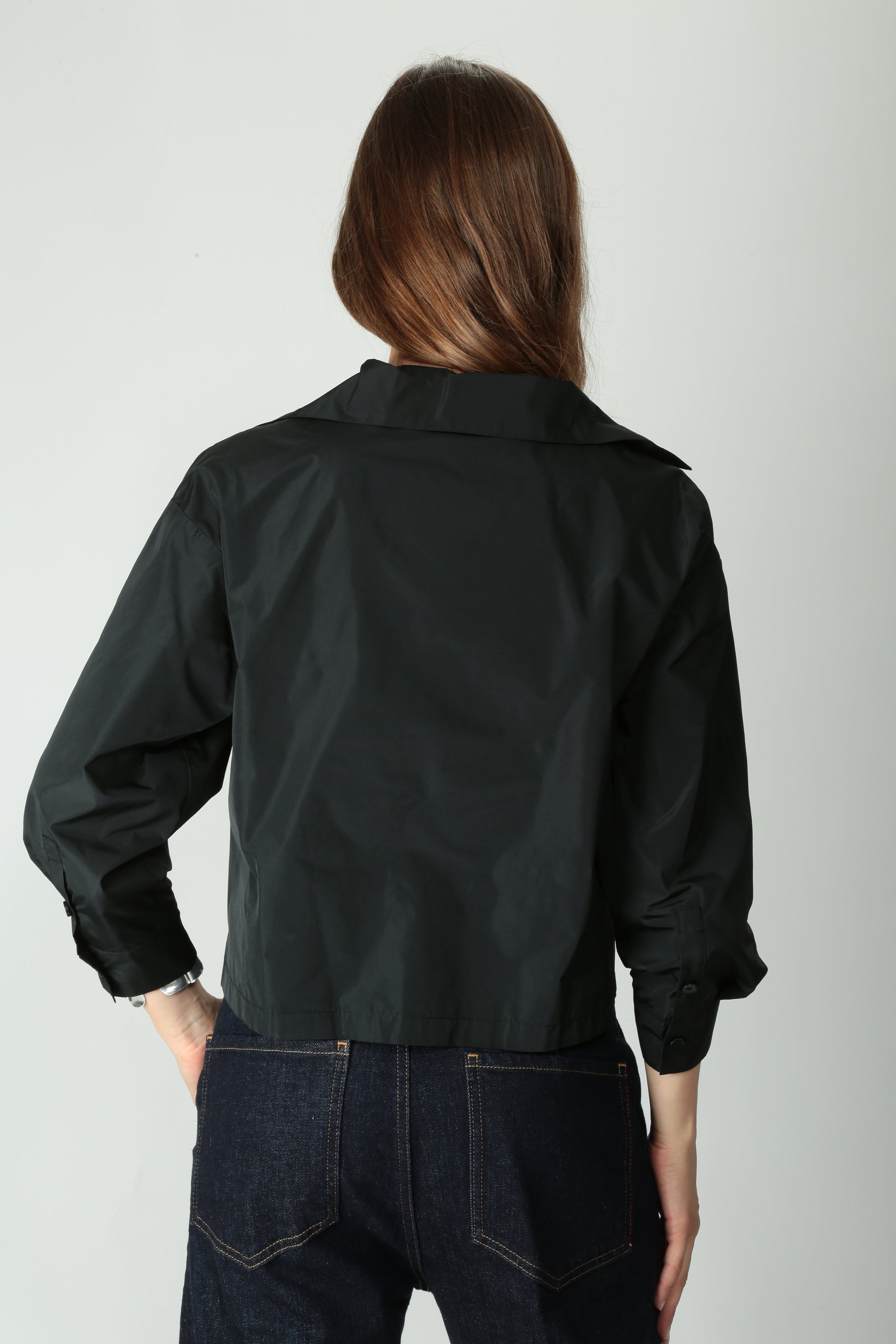 https://admin.shopify.com/store/gulieshop/products/15491874160989#:~:text=https%3A//www.gulieshop.it%20%E2%80%BA%20products%20%E2%80%BA%20l%2Dconti%2Dcamicia%2Din%2Dtaffeta%2Debony%2Df5wy14