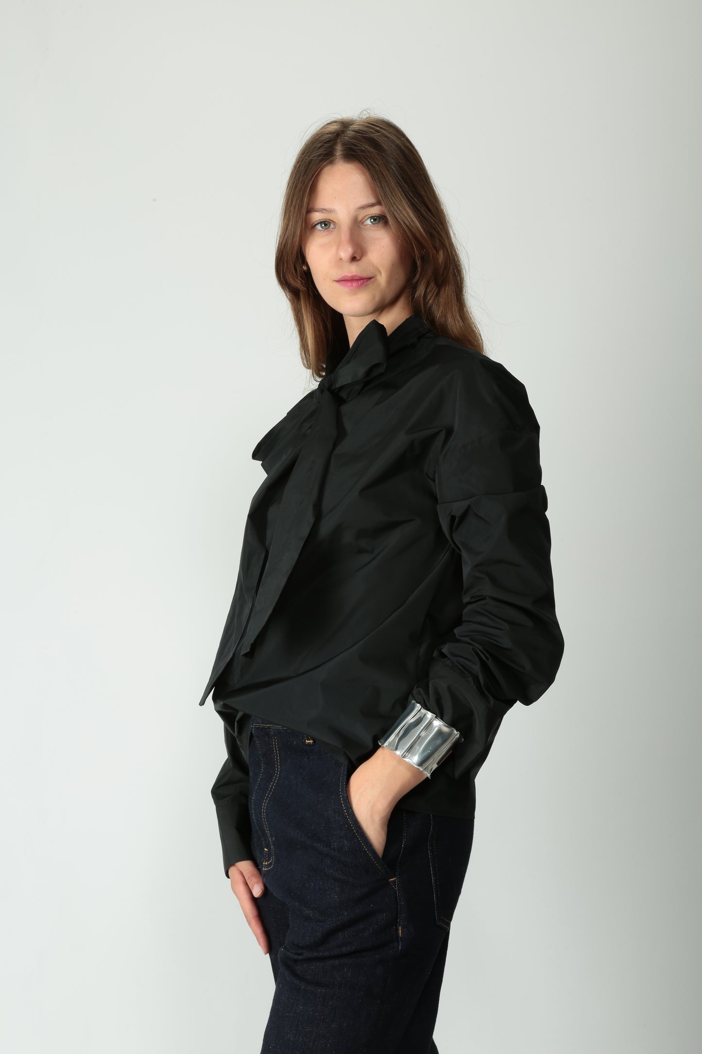 https://admin.shopify.com/store/gulieshop/products/15491874193757#:~:text=https%3A//www.gulieshop.it%20%E2%80%BA%20products%20%E2%80%BA%20l%2Dconti%2Dcamicia%2Dcon%2Dfiocco%2Dcarrie%2Df5wy13