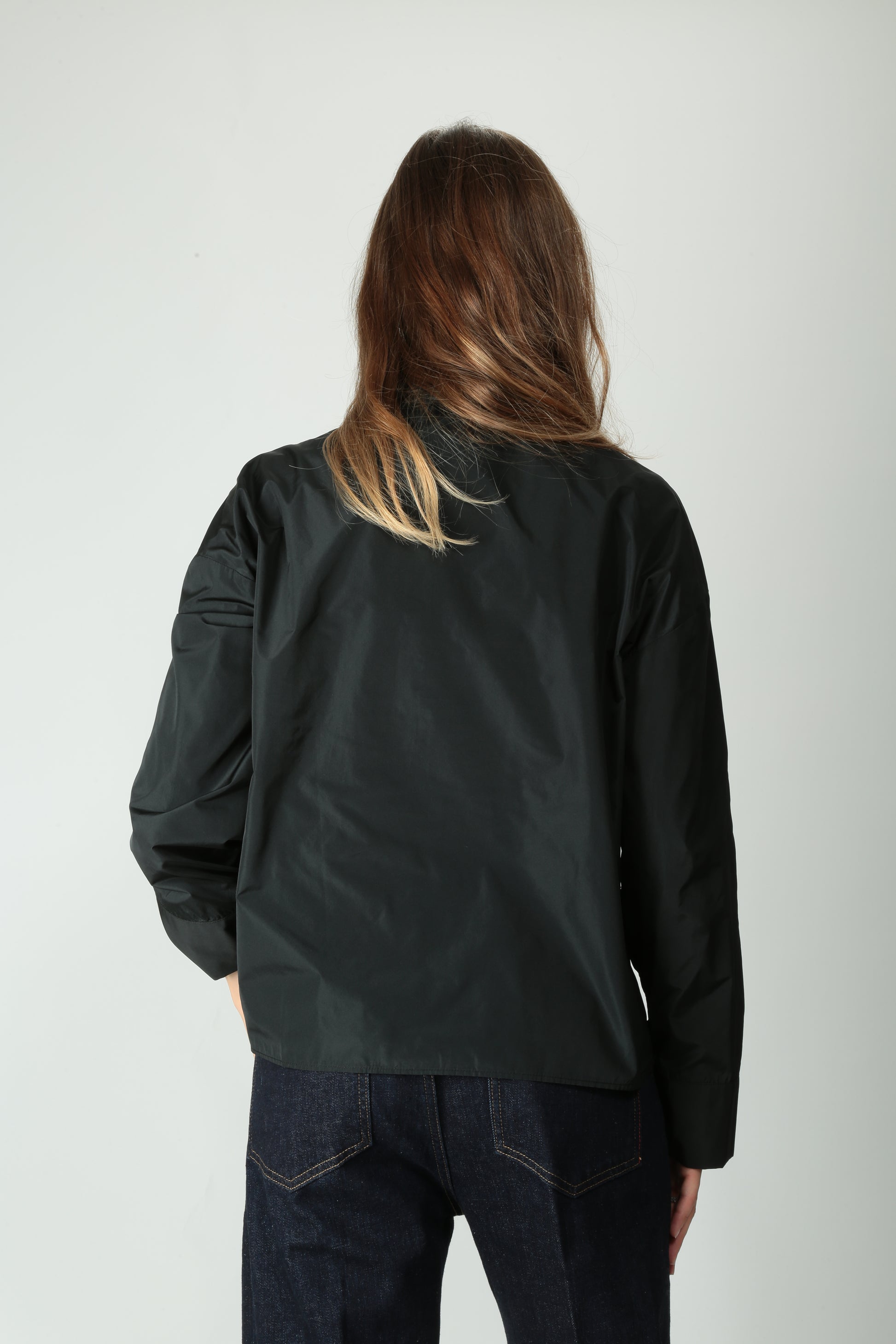 https://admin.shopify.com/store/gulieshop/products/15491874193757#:~:text=https%3A//www.gulieshop.it%20%E2%80%BA%20products%20%E2%80%BA%20l%2Dconti%2Dcamicia%2Dcon%2Dfiocco%2Dcarrie%2Df5wy13