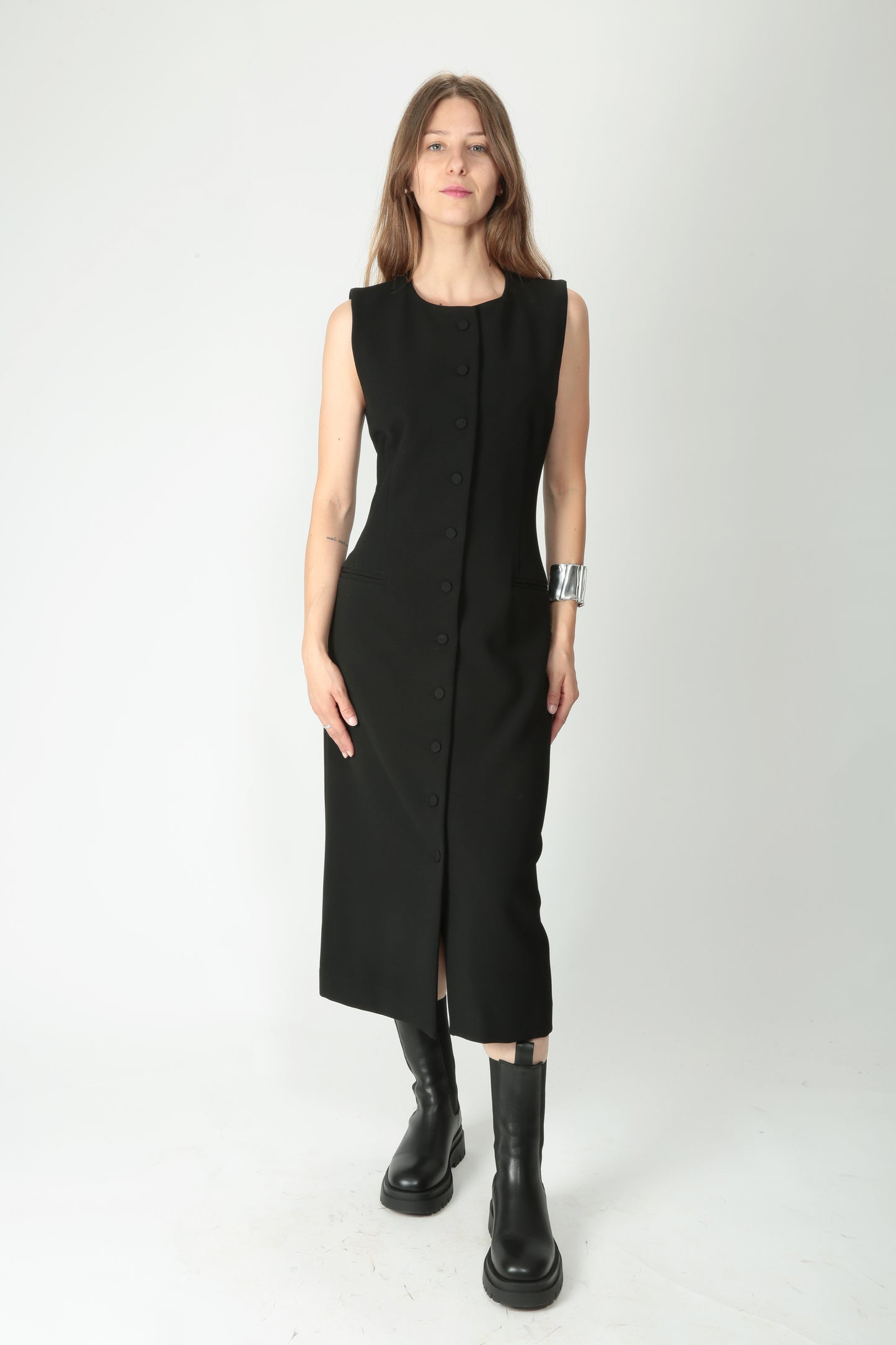 https://admin.shopify.com/store/gulieshop/products/15491874455901#:~:text=https%3A//www.gulieshop.it%20%E2%80%BA%20products%20%E2%80%BA%20l%2Dconti%2Dabito%2Dlungo%2Din%2Dcrepe%2Dtaylor%2Df5wm60