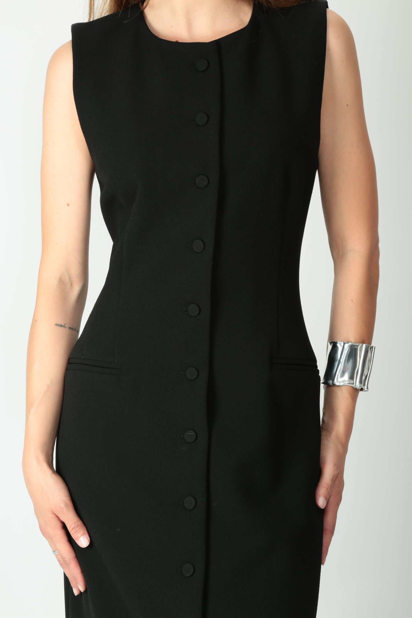 https://admin.shopify.com/store/gulieshop/products/15491874455901#:~:text=https%3A//www.gulieshop.it%20%E2%80%BA%20products%20%E2%80%BA%20l%2Dconti%2Dabito%2Dlungo%2Din%2Dcrepe%2Dtaylor%2Df5wm60