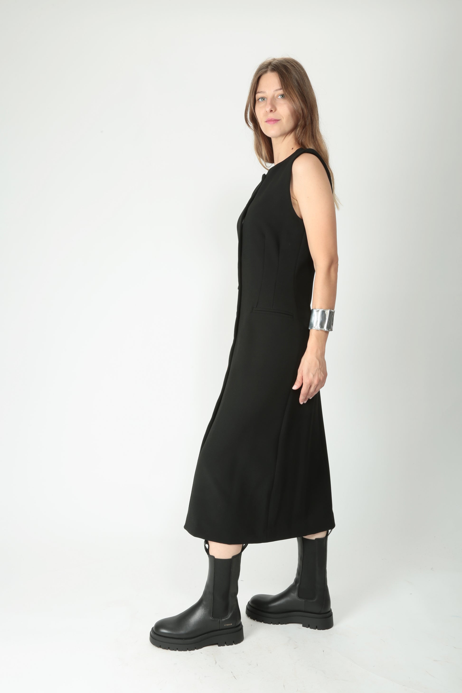 https://admin.shopify.com/store/gulieshop/products/15491874455901#:~:text=https%3A//www.gulieshop.it%20%E2%80%BA%20products%20%E2%80%BA%20l%2Dconti%2Dabito%2Dlungo%2Din%2Dcrepe%2Dtaylor%2Df5wm60