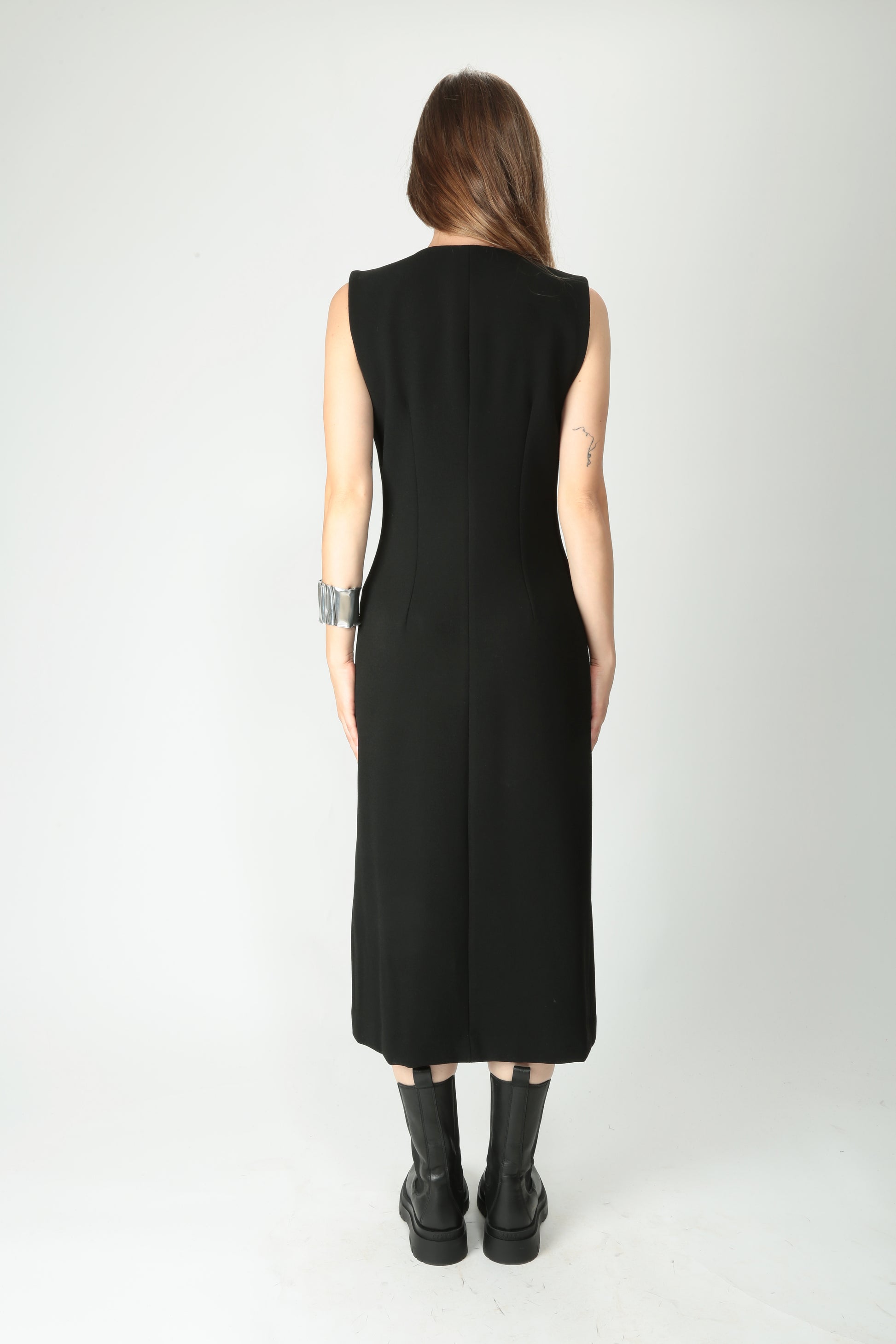 https://admin.shopify.com/store/gulieshop/products/15491874455901#:~:text=https%3A//www.gulieshop.it%20%E2%80%BA%20products%20%E2%80%BA%20l%2Dconti%2Dabito%2Dlungo%2Din%2Dcrepe%2Dtaylor%2Df5wm60