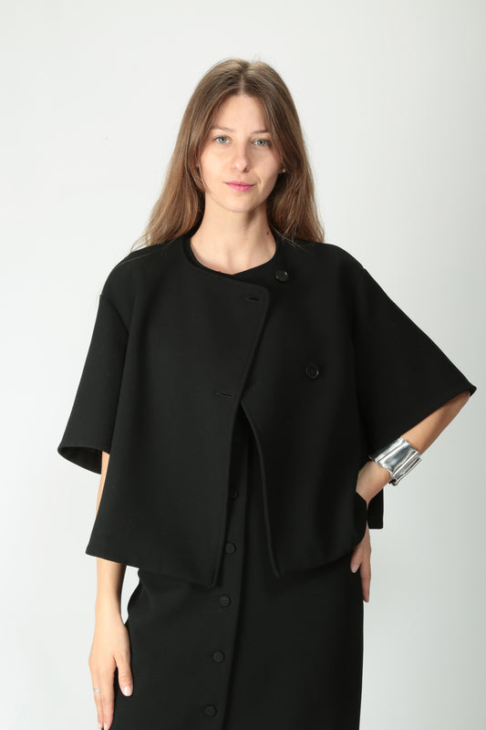 https://admin.shopify.com/store/gulieshop/products/15491874390365#:~:text=https%3A//www.gulieshop.it%20%E2%80%BA%20products%20%E2%80%BA%20l%2Dconti%2Dgiacca%2Dcorta%2Din%2Dcrepe%2Dwendy%2Df5wm70