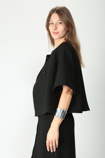 https://admin.shopify.com/store/gulieshop/products/15491874390365#:~:text=https%3A//www.gulieshop.it%20%E2%80%BA%20products%20%E2%80%BA%20l%2Dconti%2Dgiacca%2Dcorta%2Din%2Dcrepe%2Dwendy%2Df5wm70